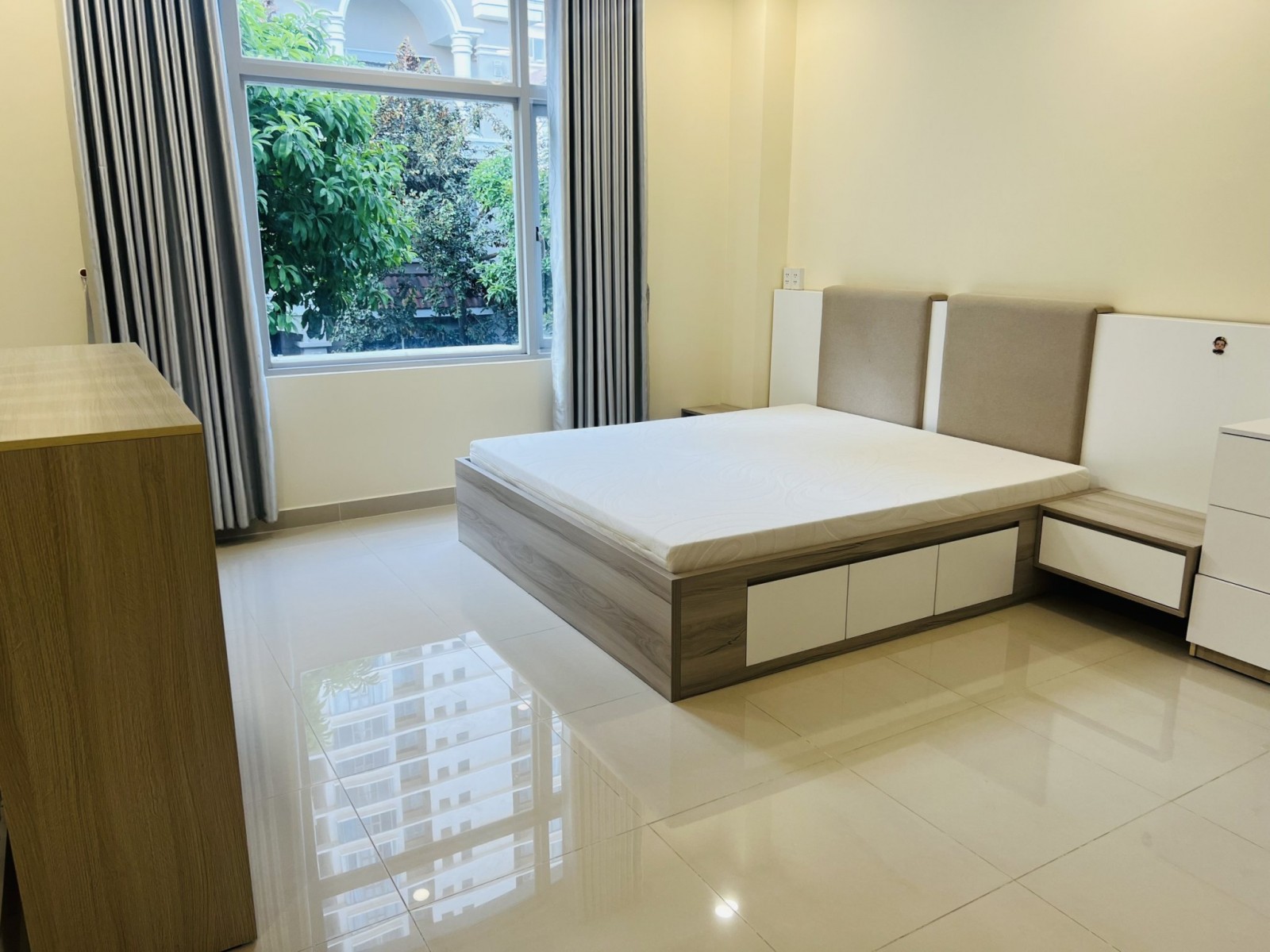 gia đình bán căn biệt thự nam viên 7*18m ngay công viên hoa anh đào - 11020