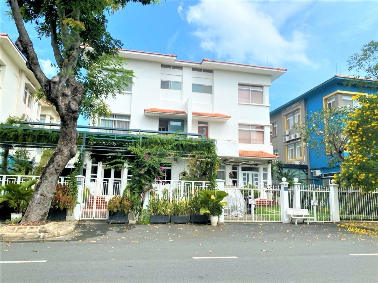 Chú cần bán căn biệt thự chateau 7*26m xây 4 tầng có thang máy cao cấp - 11063