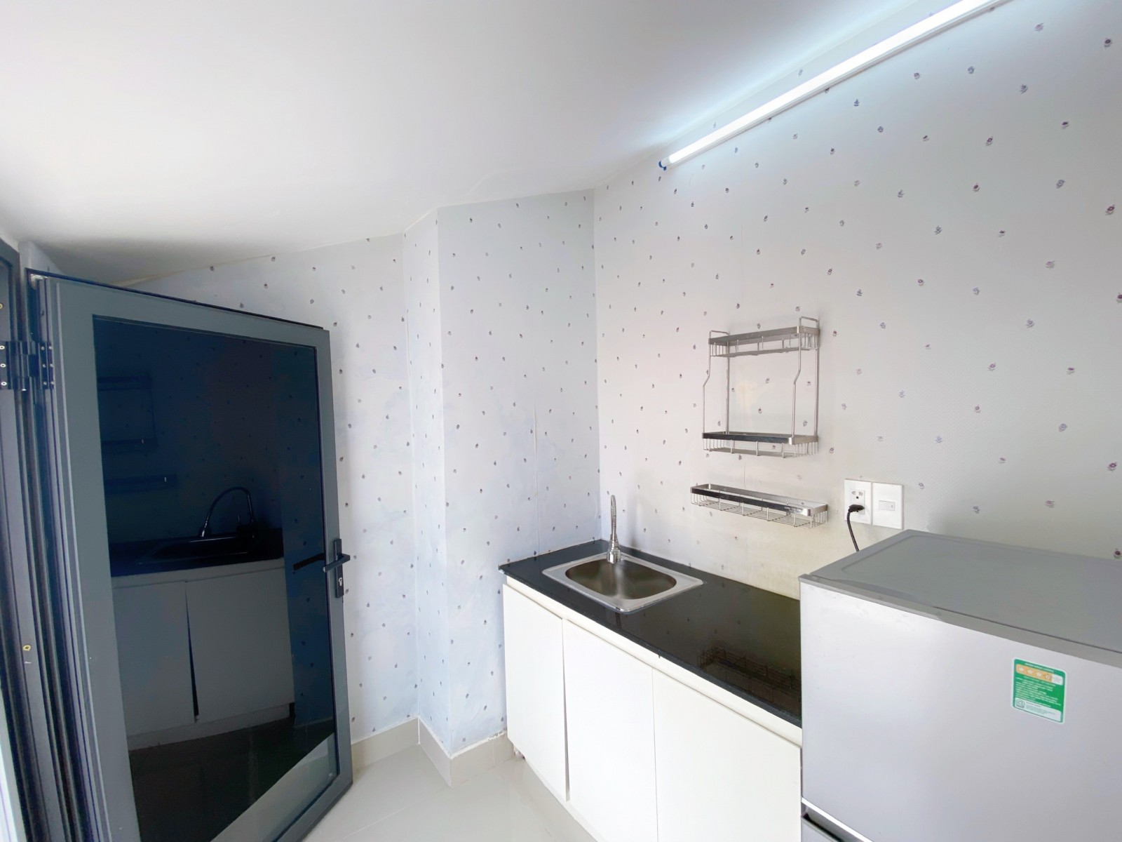 Cho thuê căn hộ mini, căn hộ dịch vụ, cao cấp ngay trung tâm, Quận 7 mới giá rẻ chỉ 7 triệu có ban công - 11140