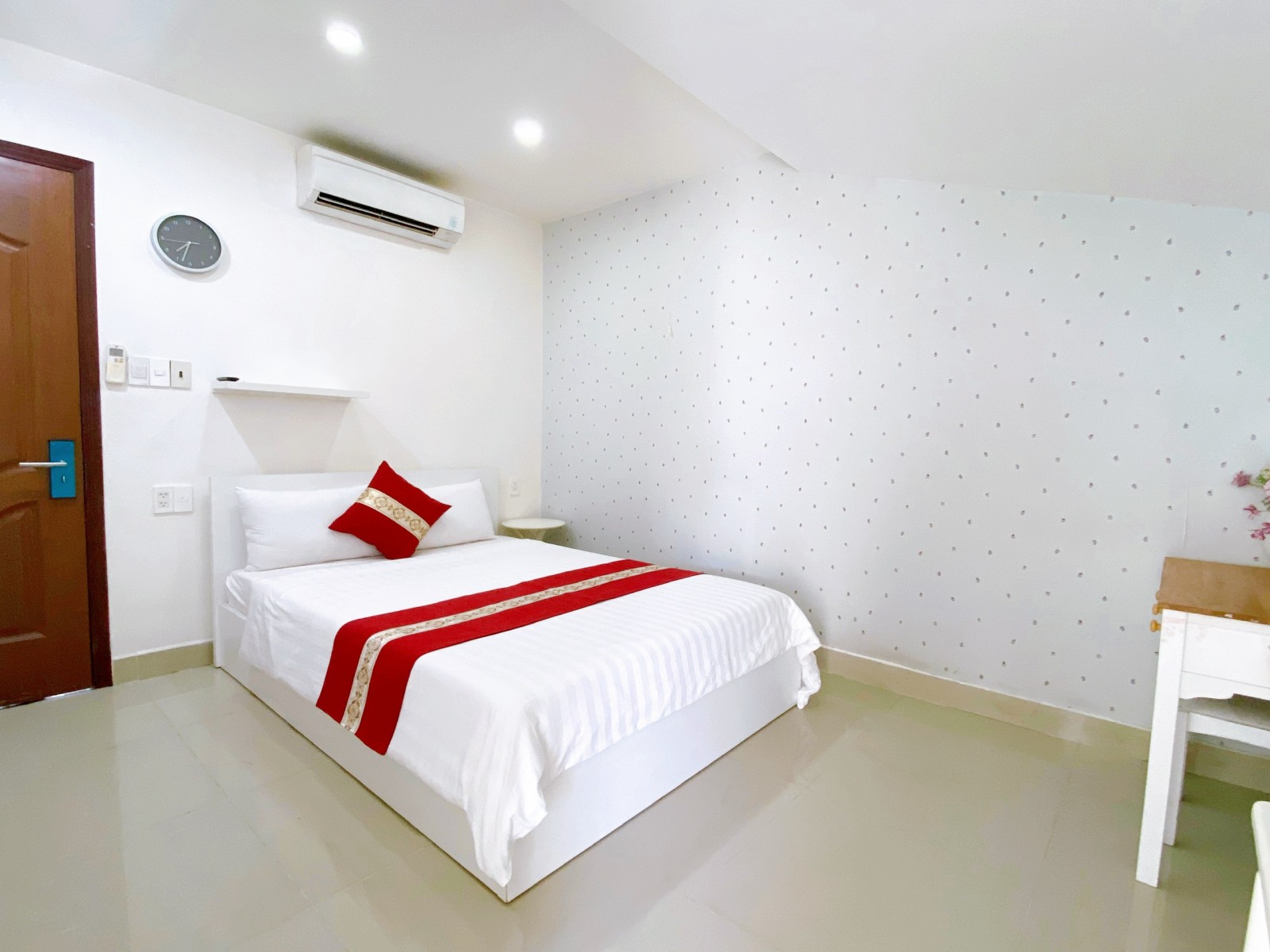 Cho thuê căn hộ mini, căn hộ dịch vụ, cao cấp ngay trung tâm, Quận 7 mới giá rẻ chỉ 7 triệu có ban công - 11142