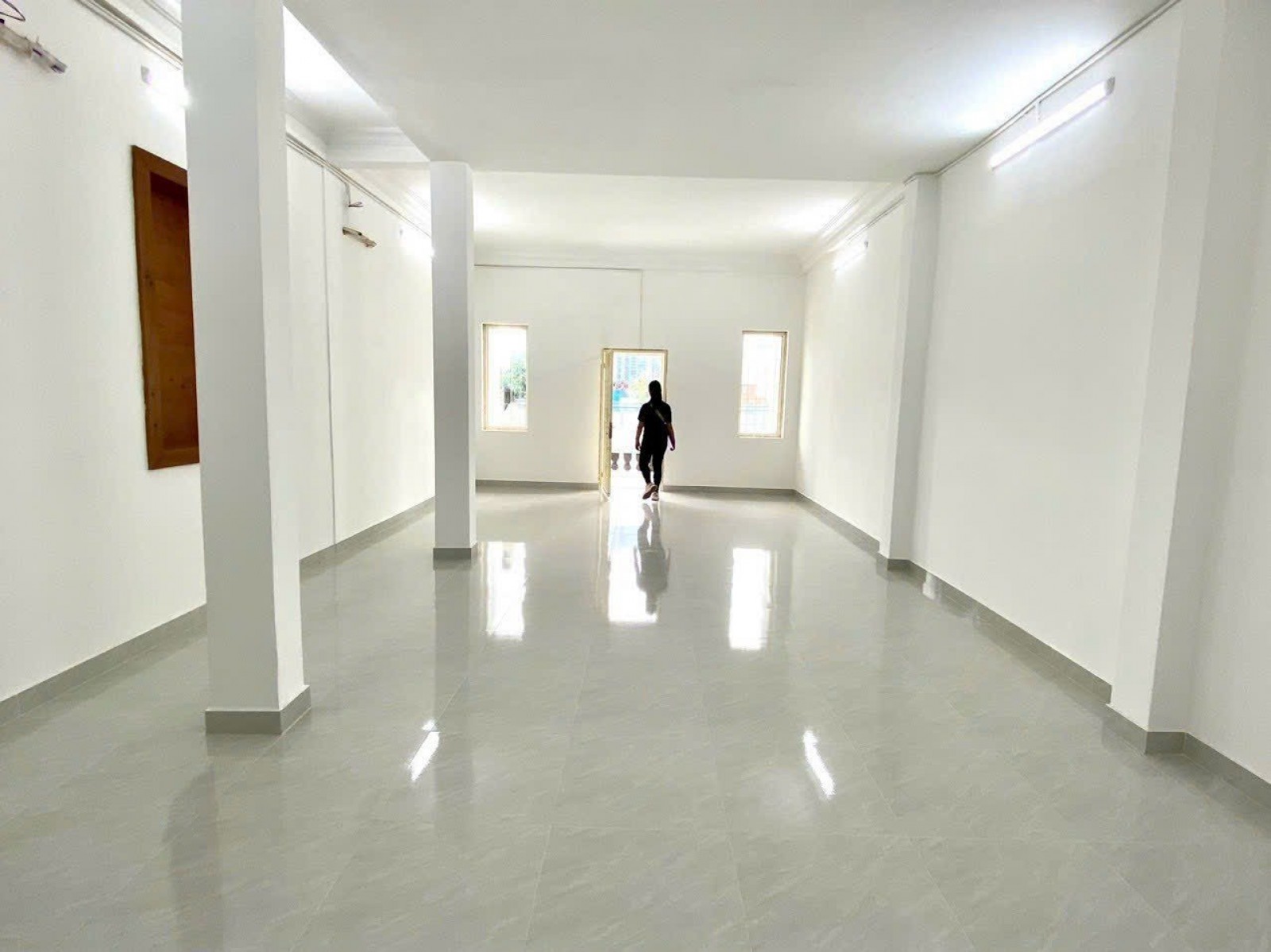 Cho thuê nhà phố mới xây 5 lầu 700m2 mặt tiền Tôn đức thắng, quận 1 - 11166