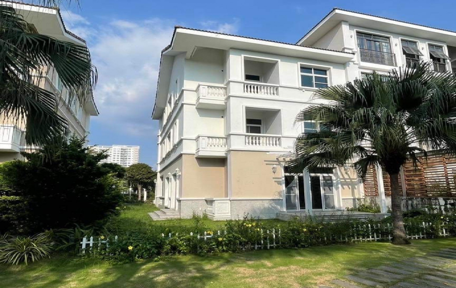 bán hạ giá biệt thự chateau 3 mặt công viên cực đẹp sát trường canada - 11195