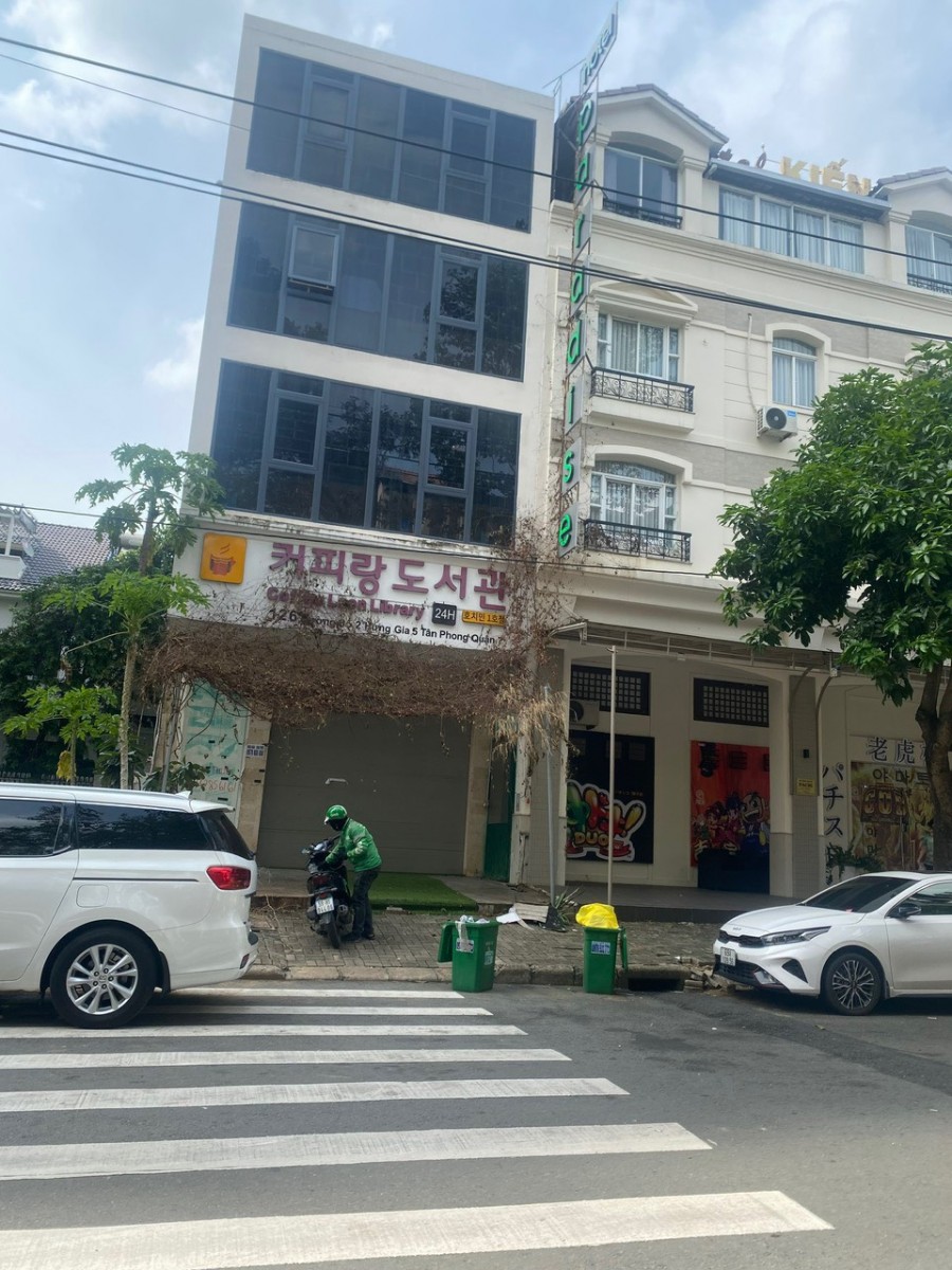 Cần cho thuê nhà phố Hưng Gia 5 mặt tiền đường lớn Phú Mỹ Hưng thang máy