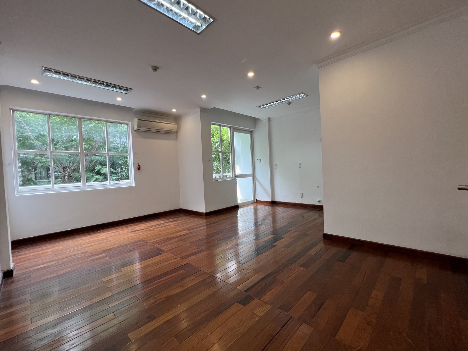 Cho thuê nhà nguyên căn Hưng Phước 2 có thang máy, giá rẻ - 11313