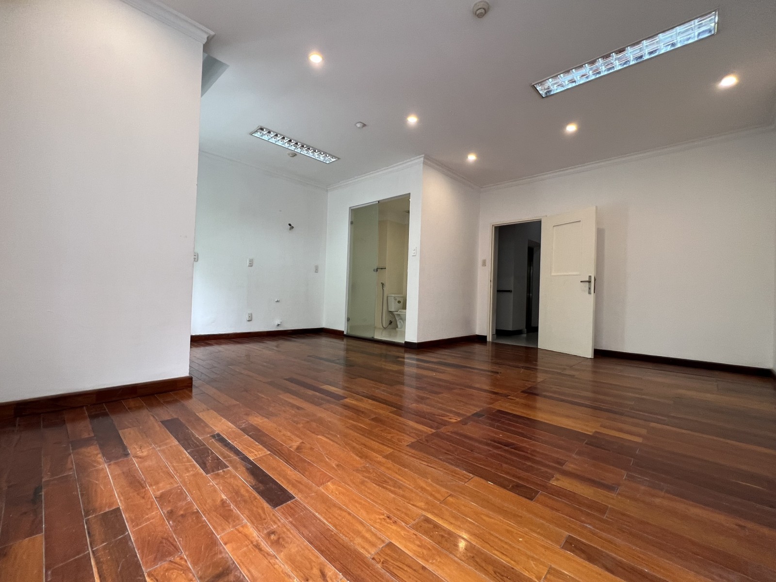 Cho thuê nhà nguyên căn Hưng Phước 2 có thang máy, giá rẻ - 11315