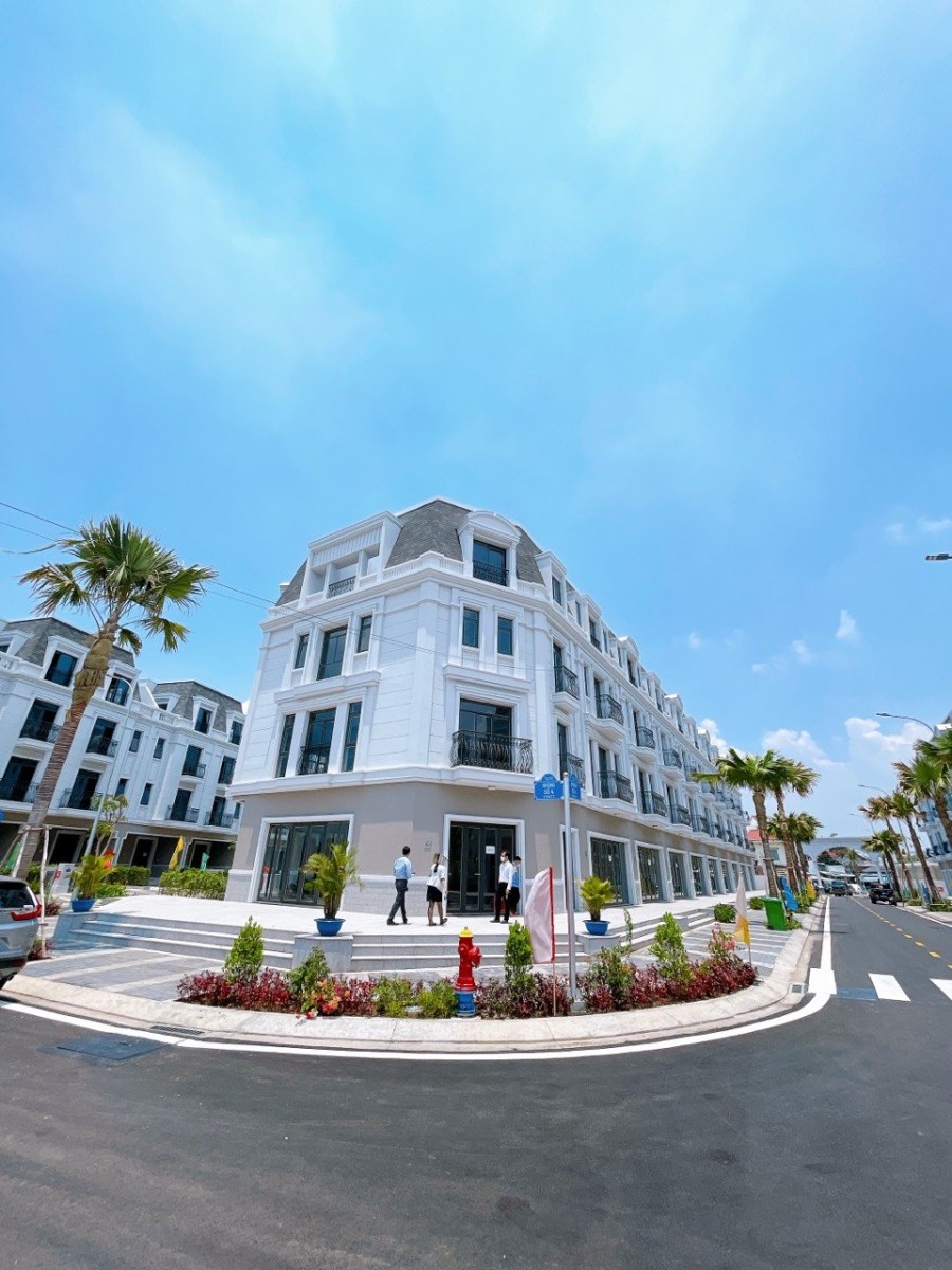 Cho thuê biệt thự Amelie Villa Phú Mỹ Hưng, Nhà Bè, Hồ Chí Minh. Vòng xoay ngã tư, DT 303m2 - 11370