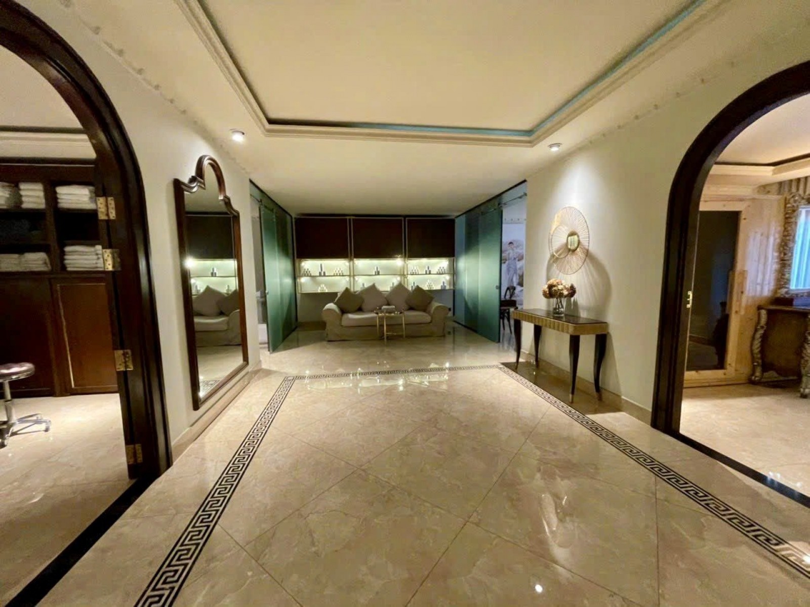 Cho thuê căn đôi nhà phố Hà Huy Tập 900m2 DTSD làm Spa, bệnh viện - 11706