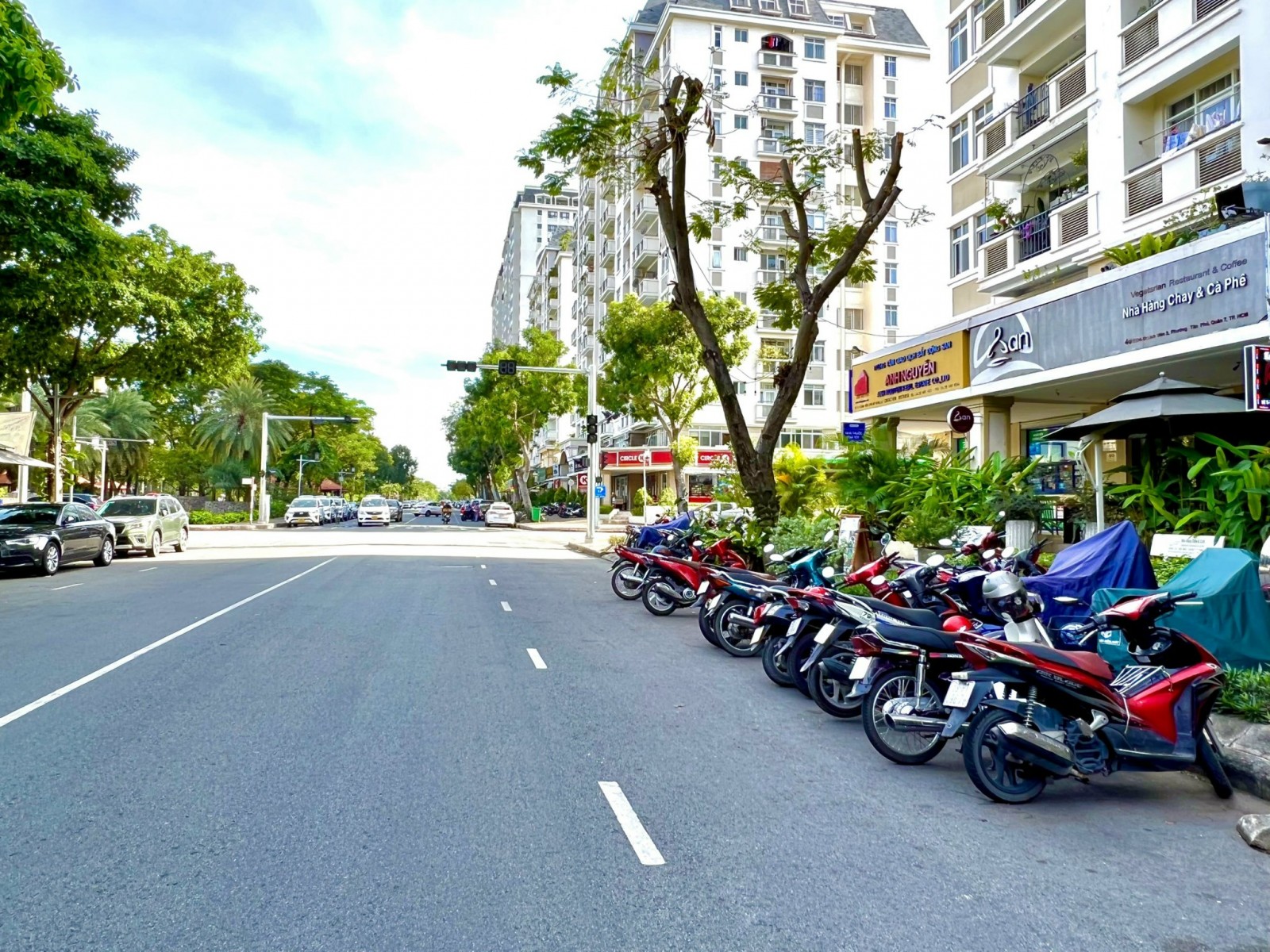 Cho thuê Shop 146m2 sàn trống khu Cảnh Viên 2, Phú Mỹ Hưng - 11746