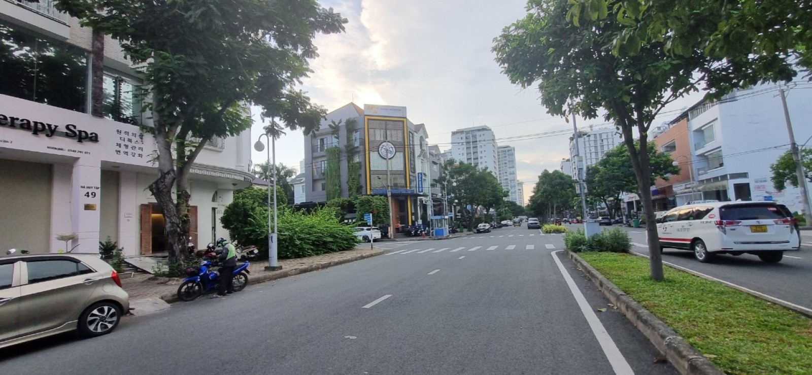 Cho thuê nhà phố mặt tiền đường đôi Hà Huy Tập có thang máy Phú Mỹ Hưng, Quận 7 - 11776
