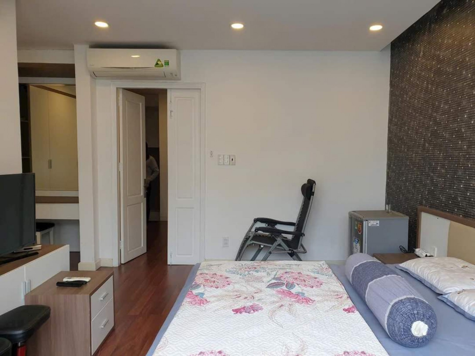 Cho thuê nhà phố mặt tiền đường lớn Phạm Thái Bường, Phú Mỹ Hưng, Quận 7 - 11812