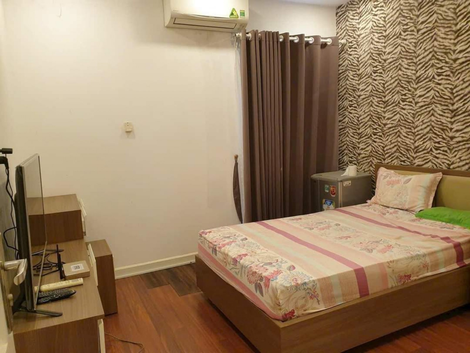 Cho thuê nhà phố mặt tiền đường lớn Phạm Thái Bường, Phú Mỹ Hưng, Quận 7 - 11810
