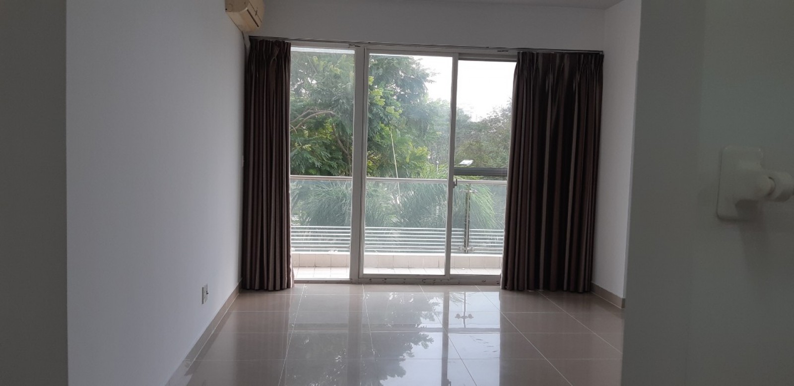 CẦN CHO THUÊ CH  GRAND VIEW C, 172 M2, 3PN VIEW SÔNG, nội thất dính tường.T . GIÁ 29 TR/TH.