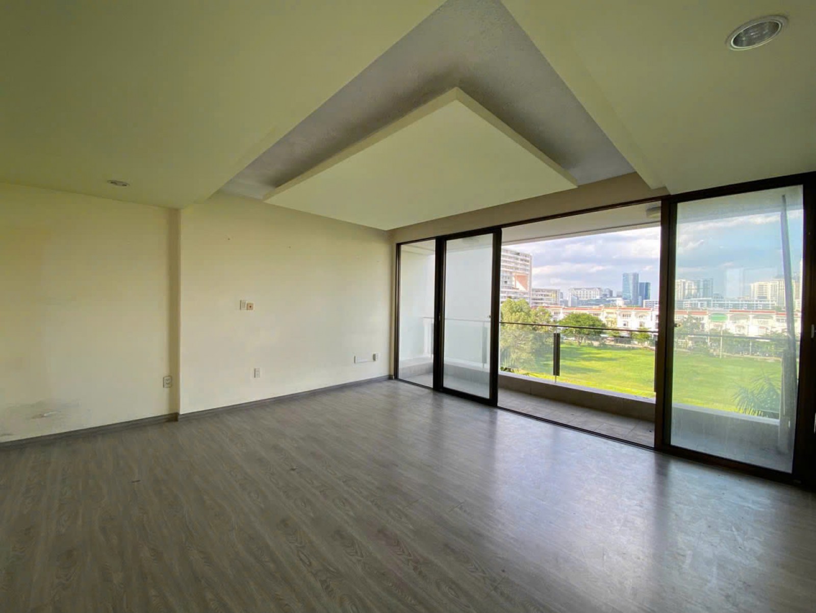 Bán gấp căn hộ The Panorama 121m2, View Kênh đào và Hồ bơi cực đẹp - 11999