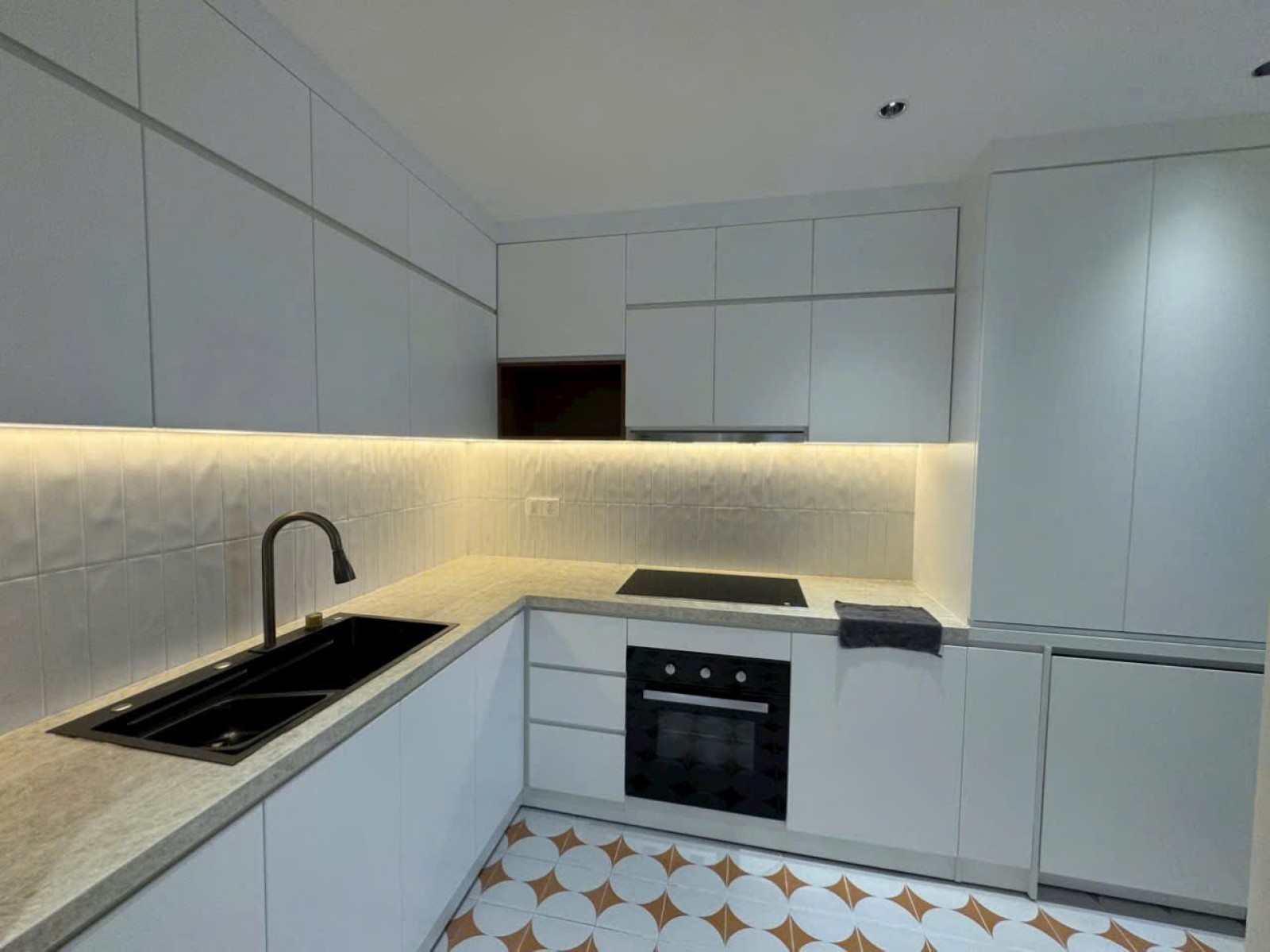 Bán Gấp giá rẻ căn hộ Riverpark Residence, lầu cao, view công viên - 12054