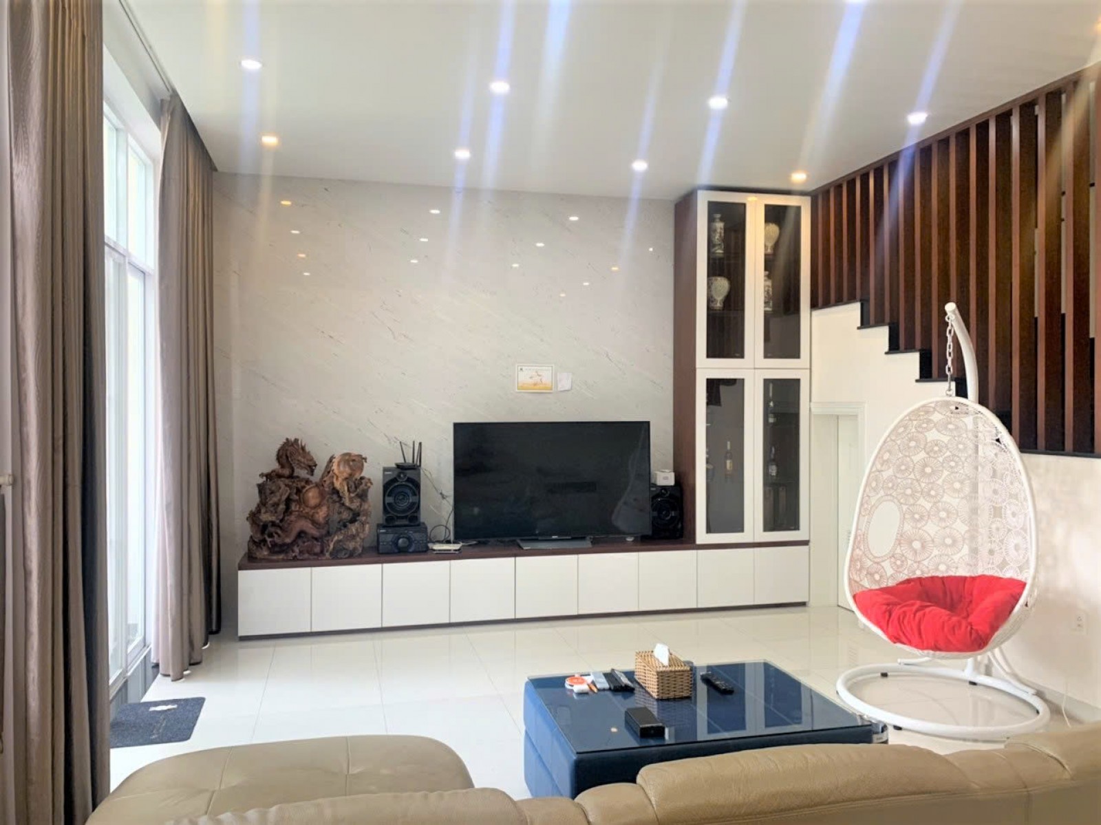 Bán căn penhouse Mỹ tú, 3 lầu, sân thượng, 6PN, 297m2 Đ.Lý Long Tường - 12242