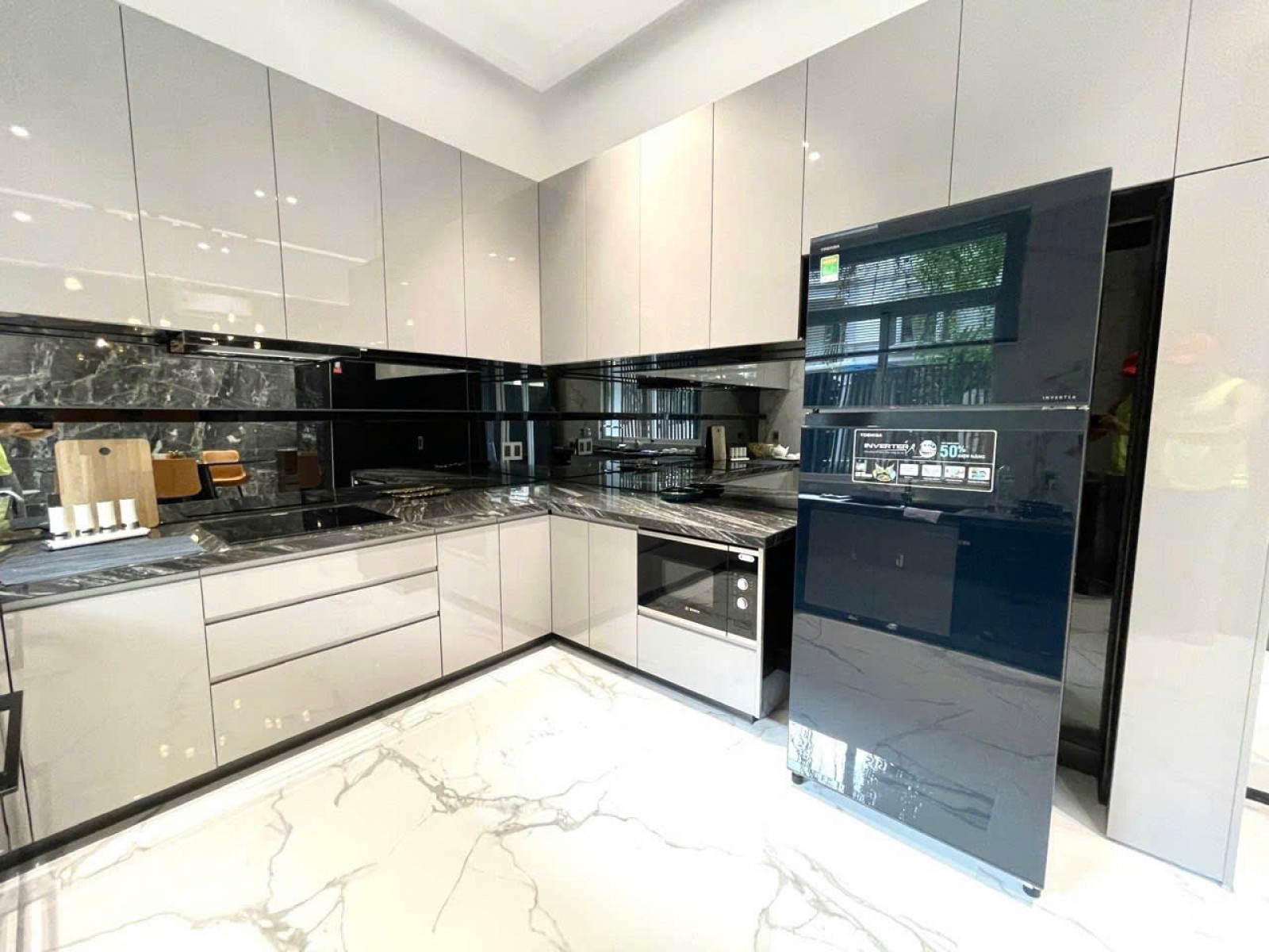 Bán căn Biệt thự Mỹ Thái 1, 7*18m, có thang máy, giá tốt đầu tư 34 tỷ - 12925