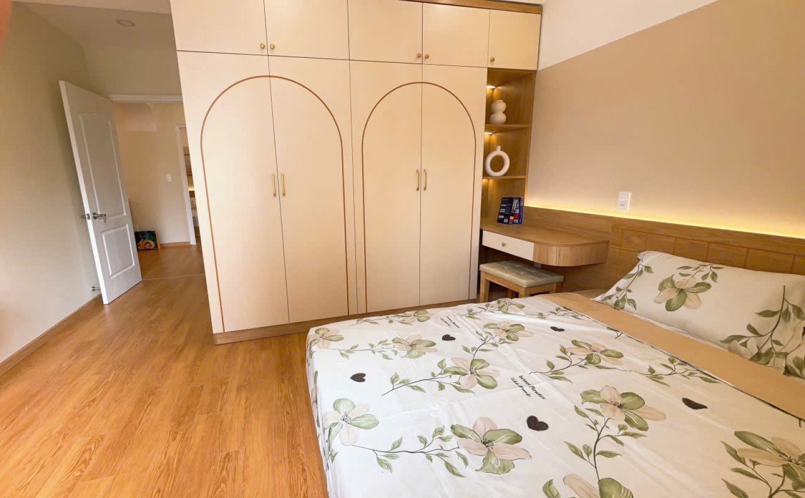 Bán căn hộ Mỹ Khánh, MT Đường Nguyễn Đức Cảnh, DT 112m2, 3PN, Full NT - 12944