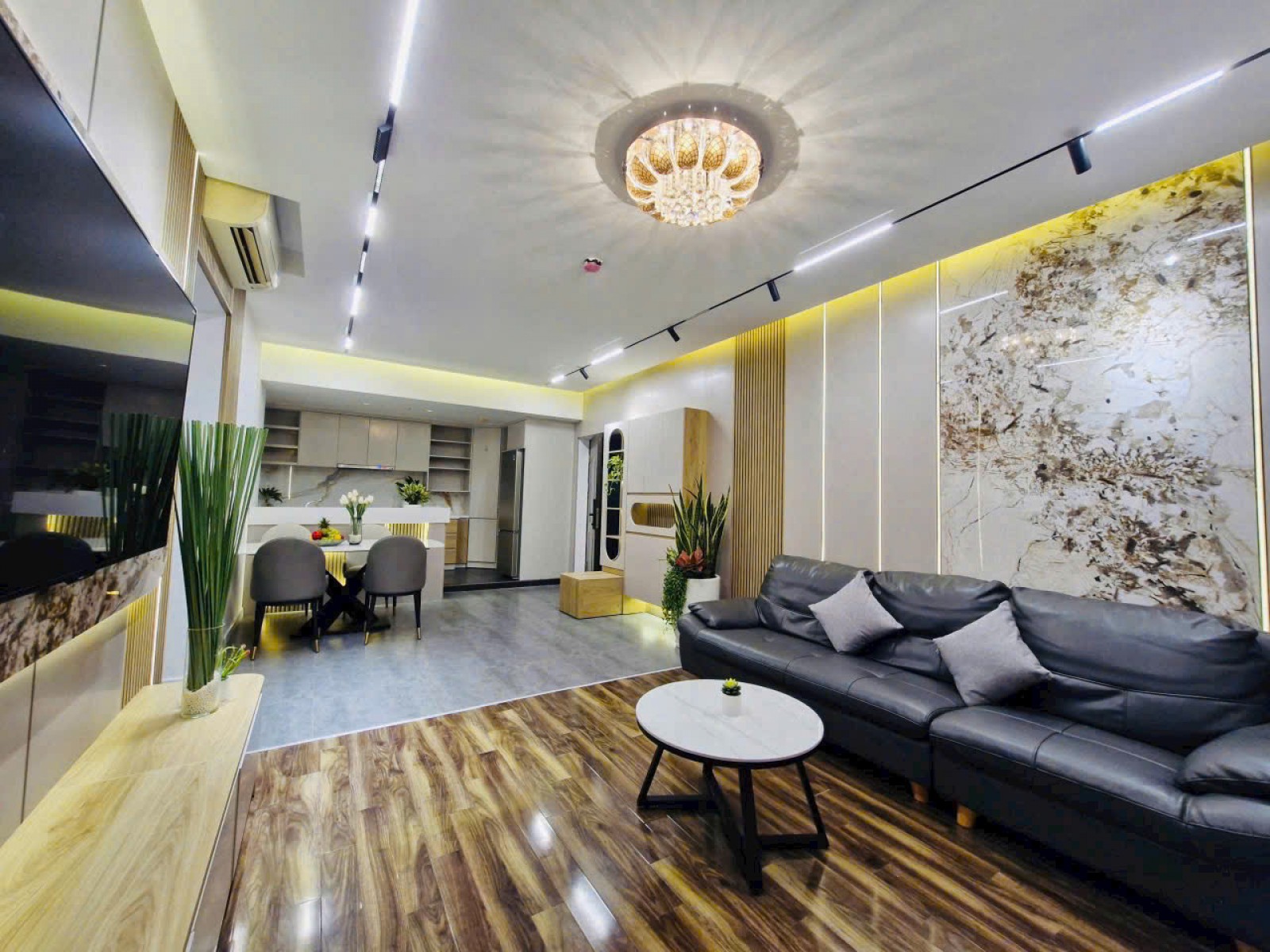 Cần bán gấp căn hộ Happy Valley 82m2, 2PN, tặng ô xe 13m2 tầng hầm PMH - 12970