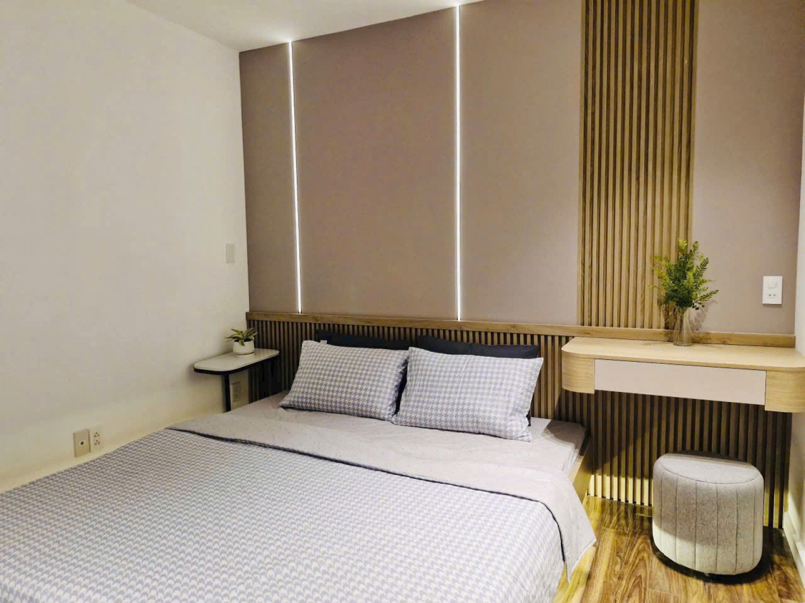 Cần bán gấp căn hộ Happy Valley 82m2, 2PN, tặng ô xe 13m2 tầng hầm PMH - 12971