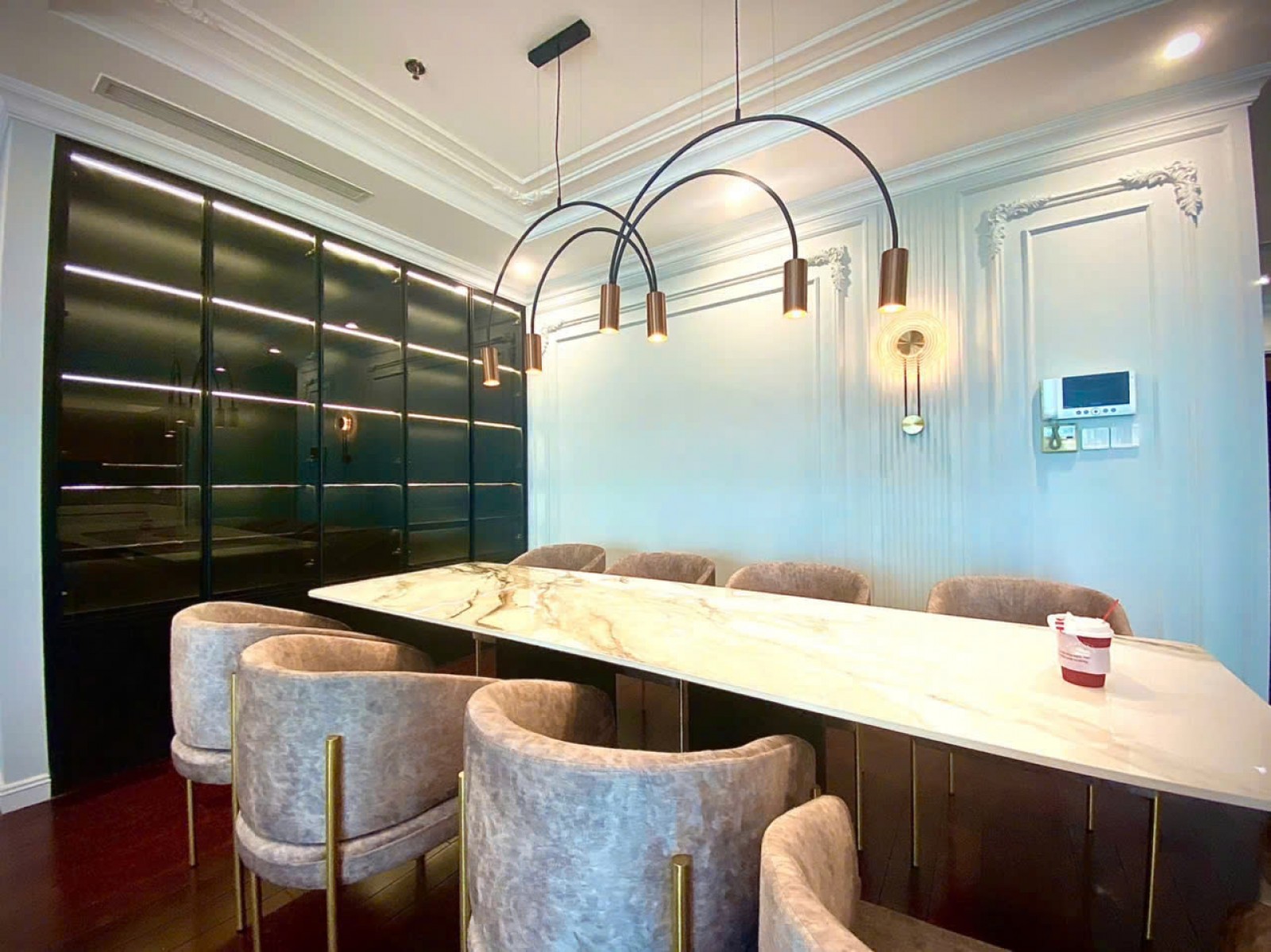 Cho thuê căn hộ hạng sang Vincom Đồng Khởi, DT 190m2, view hồ bơi, Q.1 - 13017