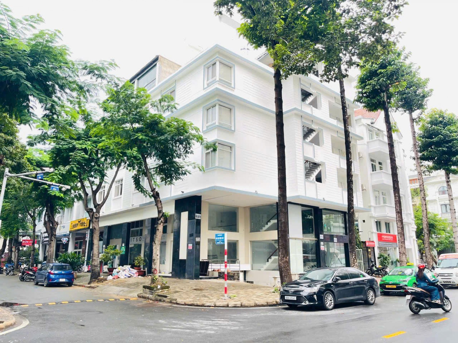 Cho thuê Nhà phố Hưng Gia 200m2 Góc 2 mặt tiền Đ.Phạm Văn Nghị, Quận 7 - 13216