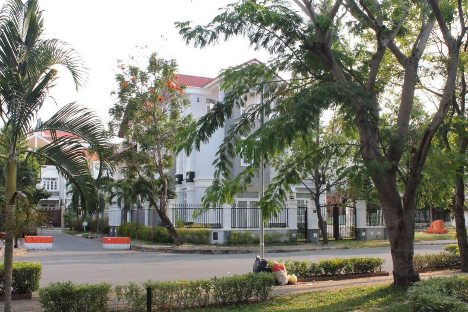 Bán Biệt thự đơn lập Nam Thiên, Góc 2 mặt tiền đường Phạm Thái Bường - 13257