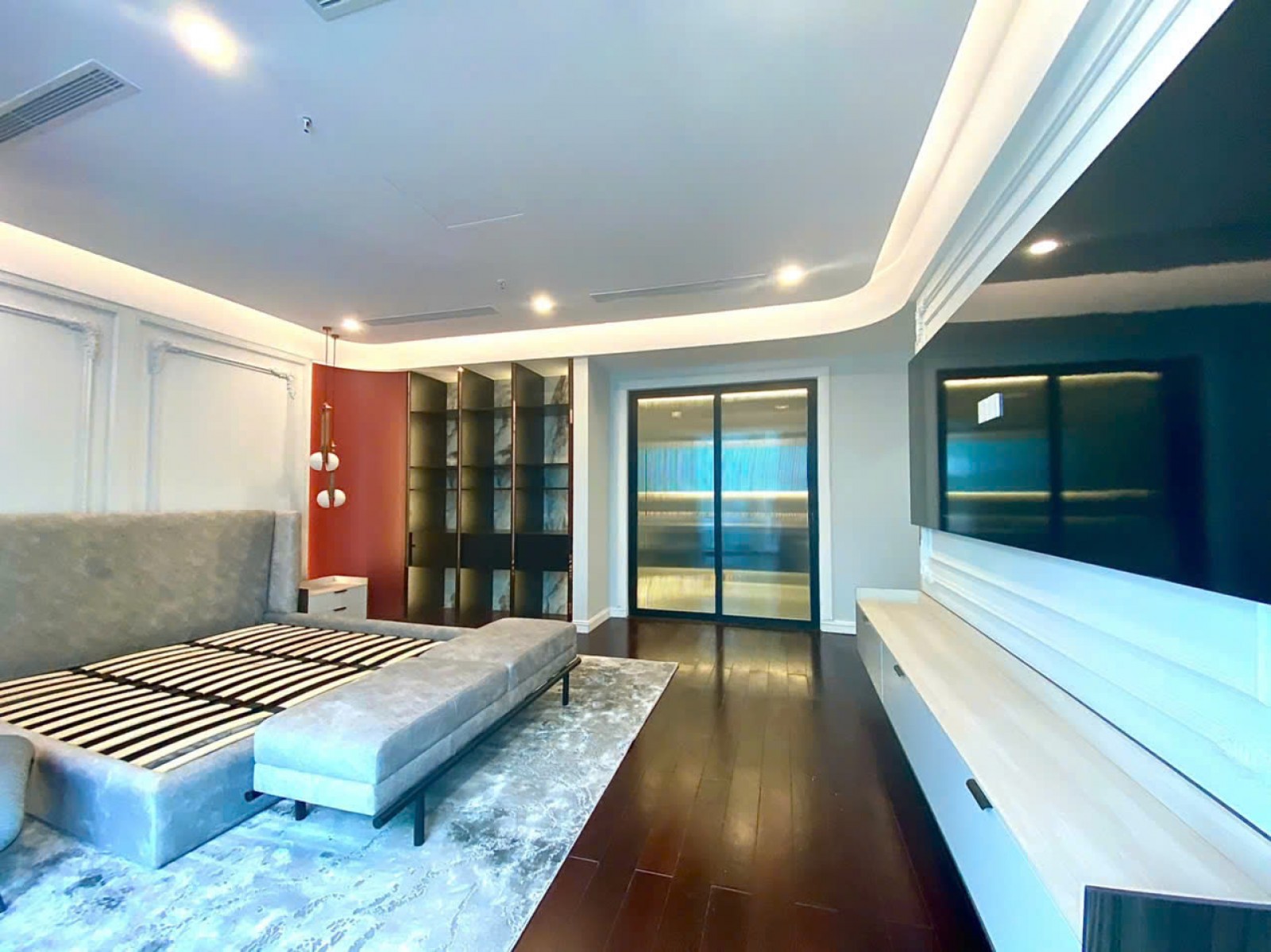Cho thuê căn hộ hạng sang Vincom Đồng Khởi, DT 190m2, view hồ bơi, Q.1 - 13314