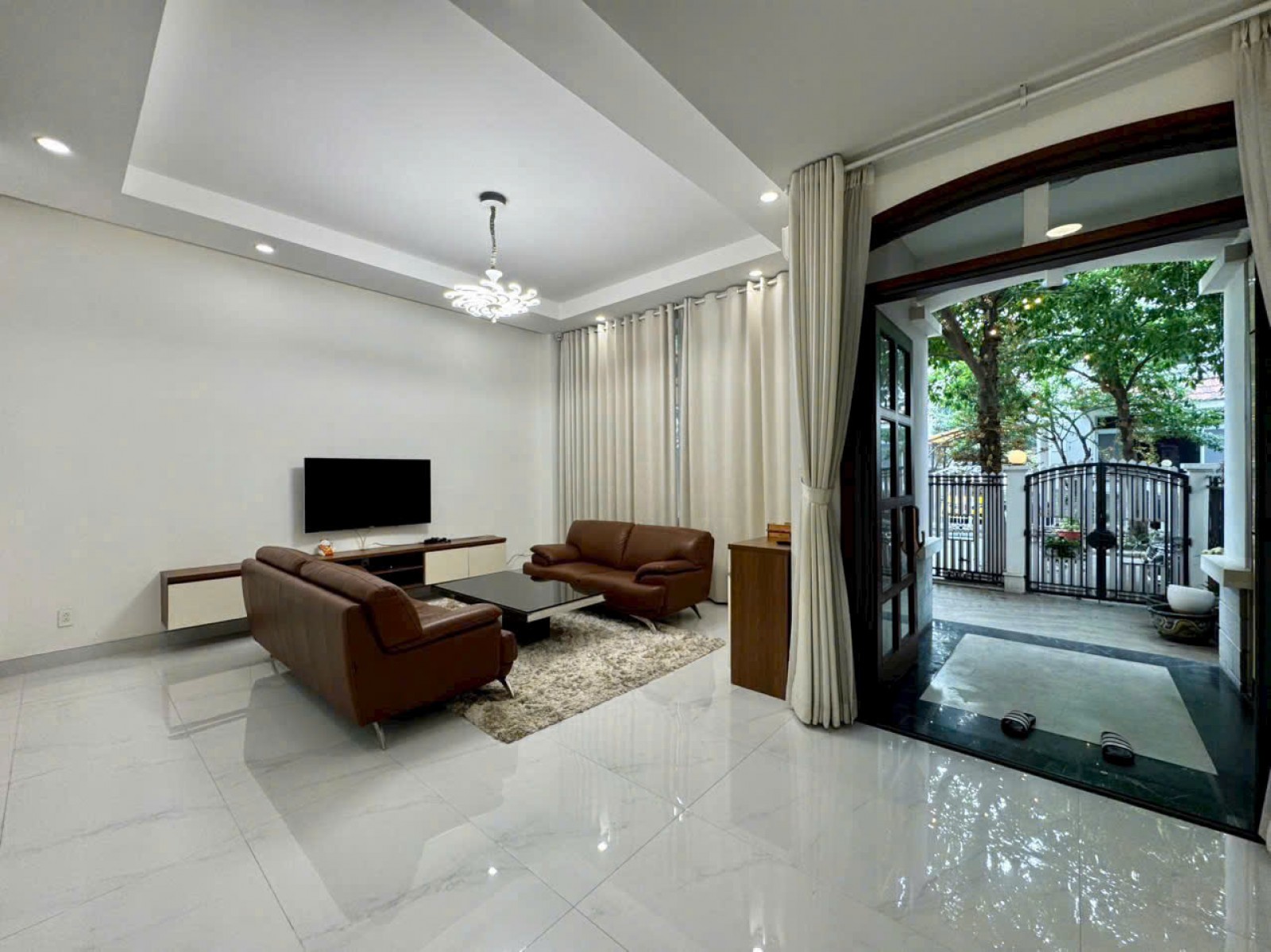 Cho thuê căn biệt thự Nam viên 3 lầu, 4PN ngay Công viên Hoa anh đào - 13344