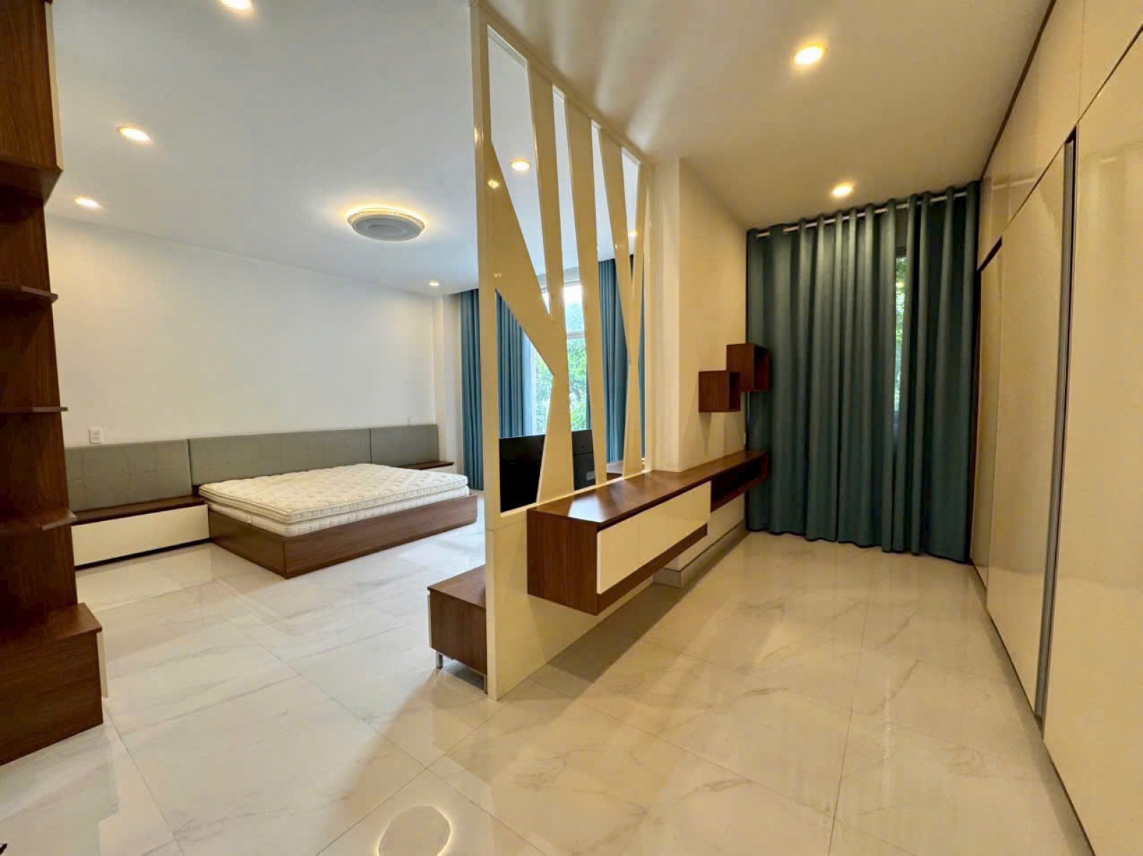 Cho thuê căn biệt thự Nam viên 3 lầu, 4PN ngay Công viên Hoa anh đào - 13346