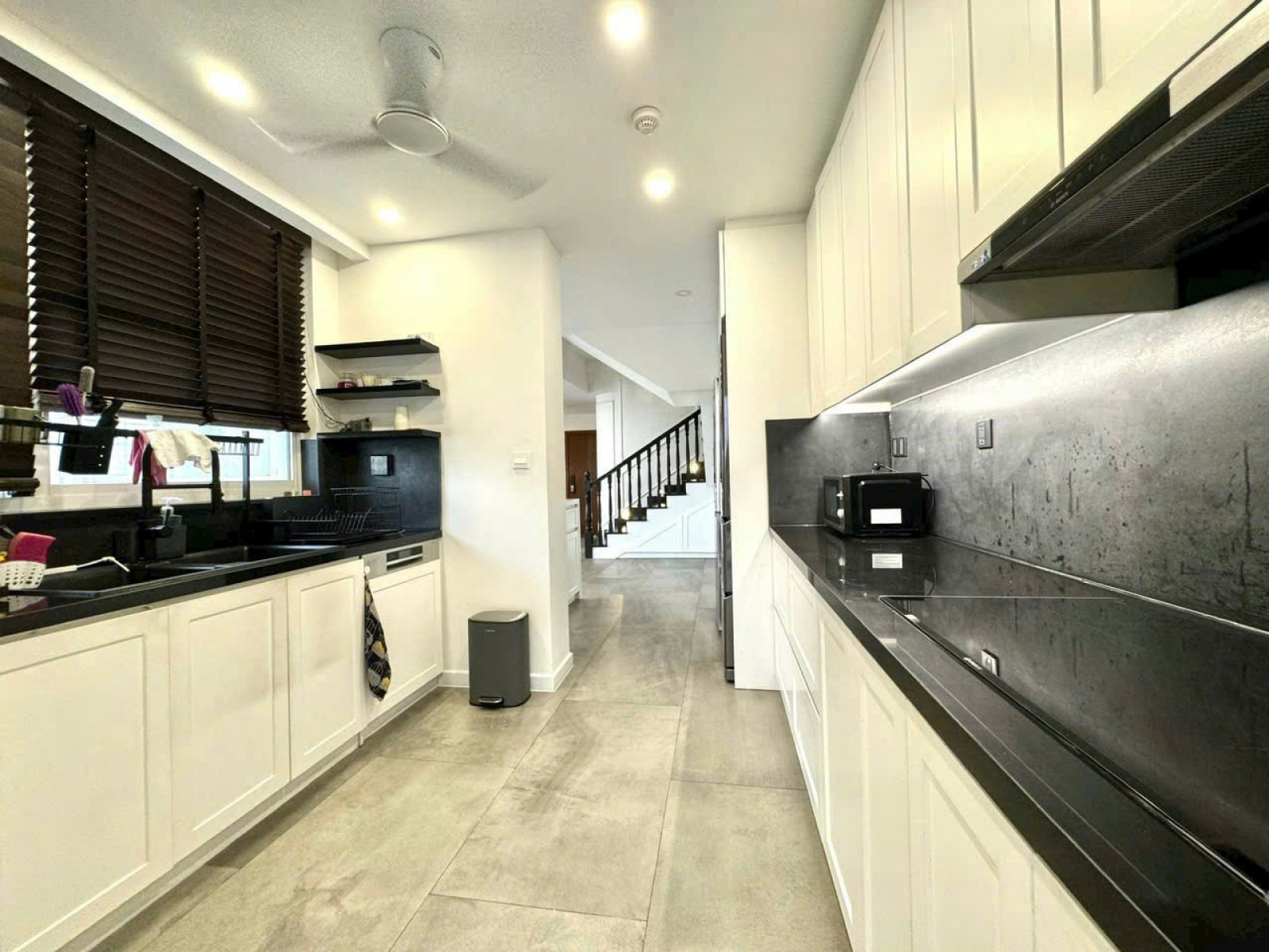 Suất nước ngoài Bán căn hộ penhouse Riverpark Residence 332m2, 3 tầng