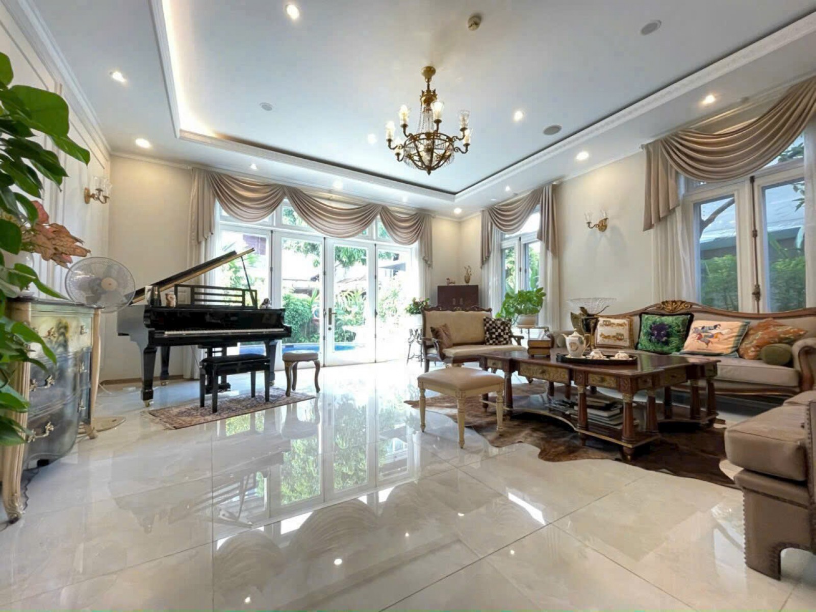 Bán giá tốt Biệt thự Nam Thiên có hồ bơi, DT 366m2 (17*24m), 3 lầu, nhà đẹp ngay Phú mỹ hưng, Q.7 - 13660