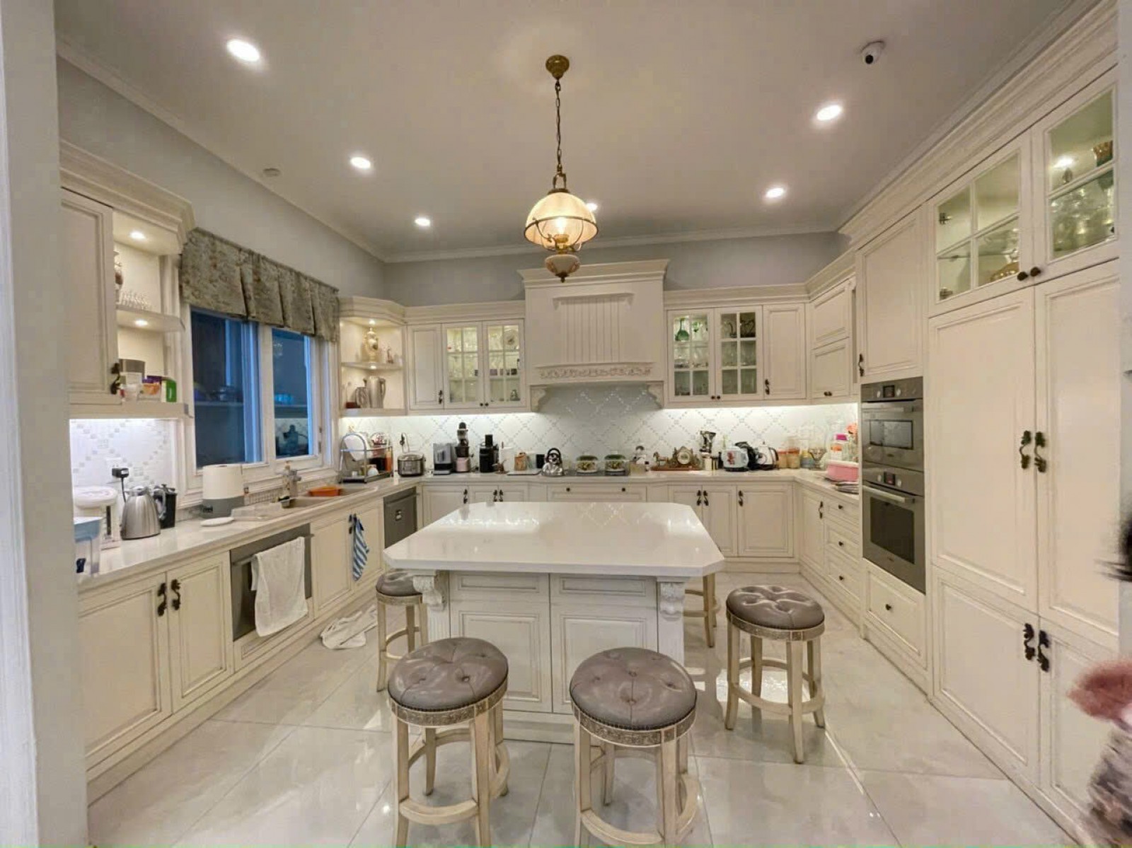 Bán giá tốt Biệt thự Nam Thiên có hồ bơi, DT 366m2 (17*24m), 3 lầu, nhà đẹp ngay Phú mỹ hưng, Q.7 - 13659