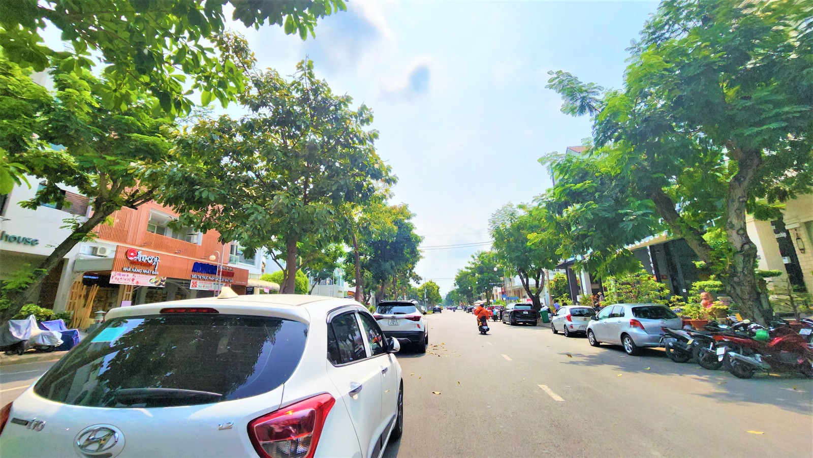 Cho thuê nhà Nam Thiên, 126m2, 3 lầu ngay đường đôi Hà Huy Tập, Quận 7 - 13708