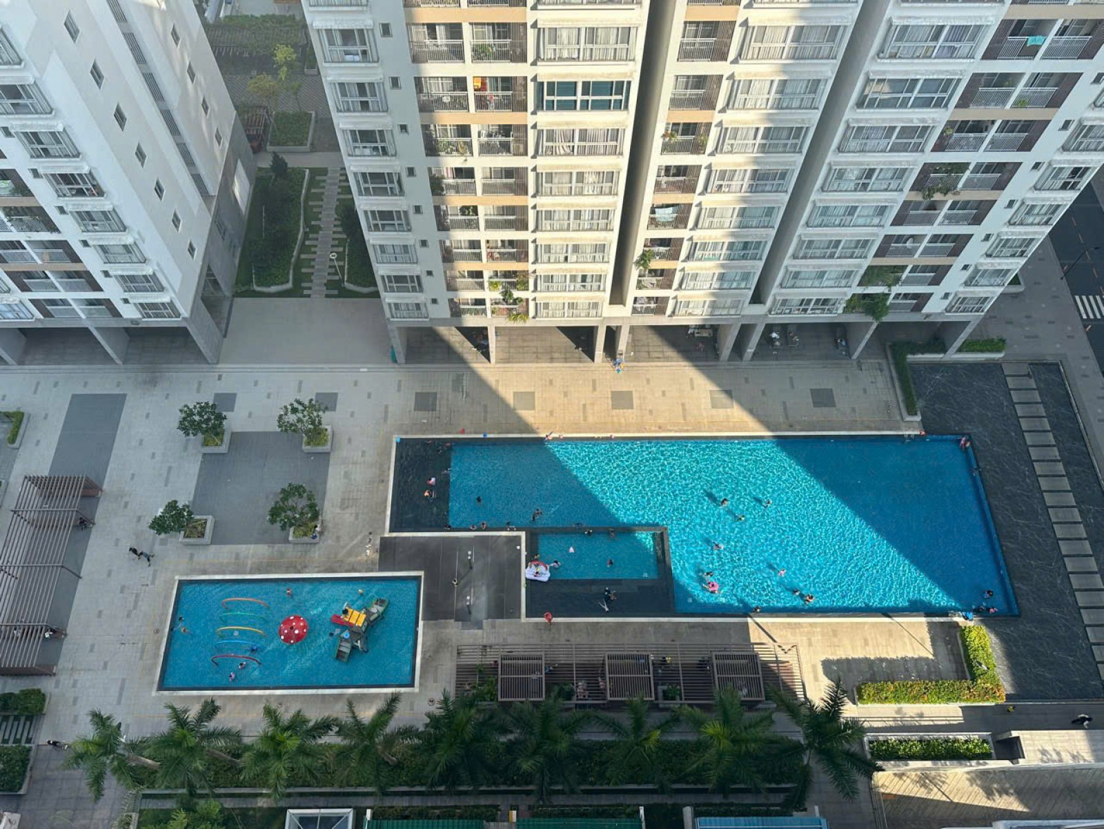 Cho thuê căn hộ Scenic Valley 80m2, 2PN, view hồ bơi full nội thất đẹp
