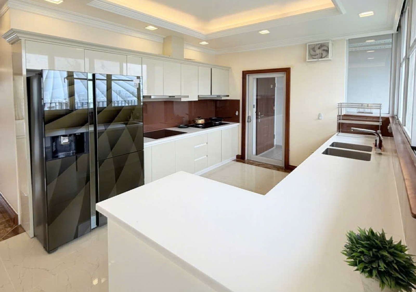 Cho thuê Penhouse căn hộ Starhill 300m2, 4PN, 2 tầng, nội thất cao cấp - 13871