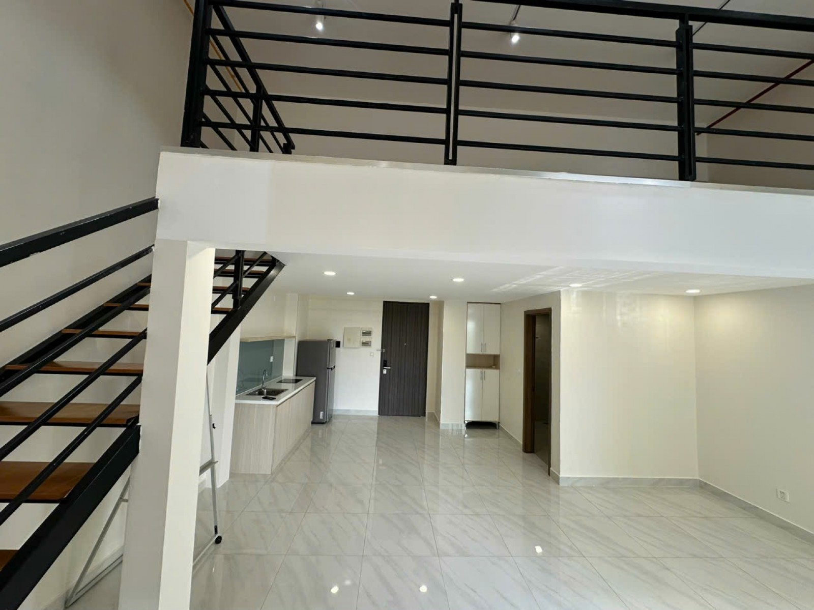 Cho thuê shop Midtown tầng 3, 85m2 có lửng, hoàn thiện giá chỉ 25tr/th