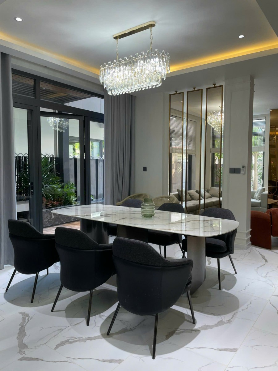 Cho thuê căn Biệt thự song lập decor mới 100% ngay Mỹ Hoàng, Phú mỹ hưng, Quận 7 - 13928