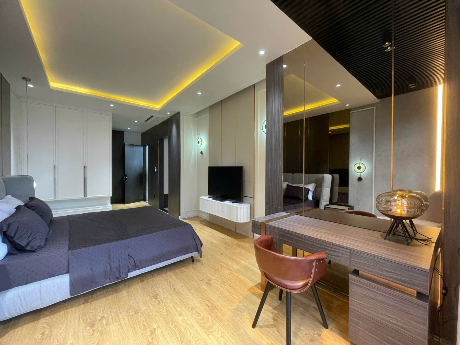 Cho thuê căn Biệt thự song lập decor mới 100% ngay Mỹ Hoàng, Phú mỹ hưng, Quận 7 - 13926
