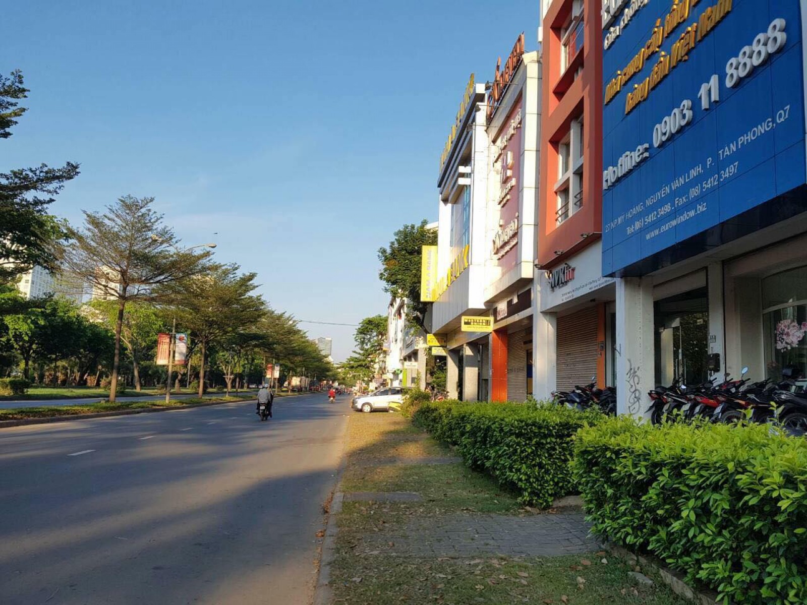 Cho thuê giá rẻ nhà phố Mỹ Hưng 6*18m, 3 lầu, mặt tiền Nguyễn Văn Linh, Quận 7 - 13935