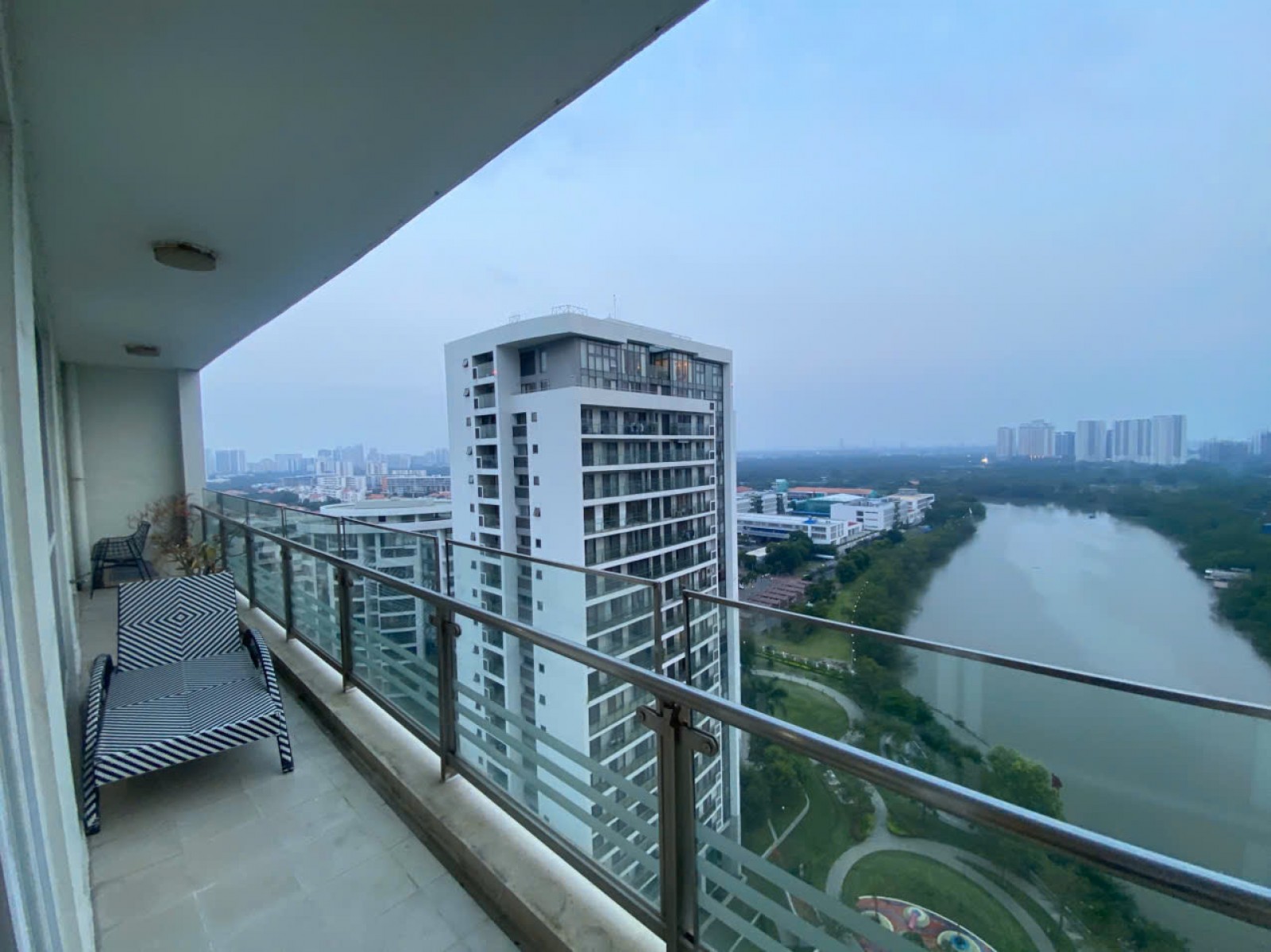 Cho thuê giá rẻ căn hộ cao cấp Riverpark Residence 137m2, 3PN chỉ 38tr - 13963