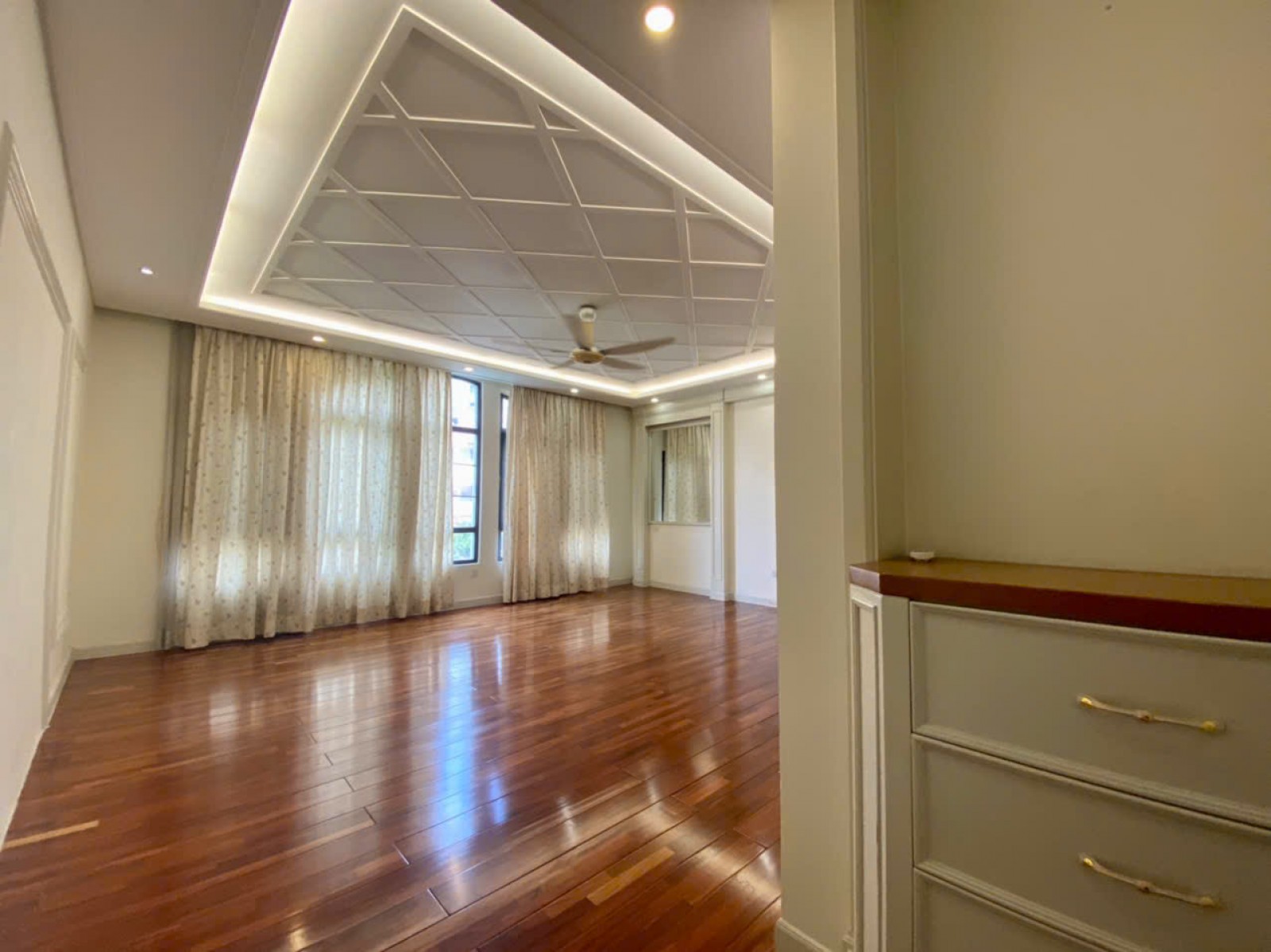 Cho thuê giá rẻ Biệt thự Nam Thiên đơn lập 300m2, 4PN nhà đẹp ngay trường Đinh Thiện Lý - 13971