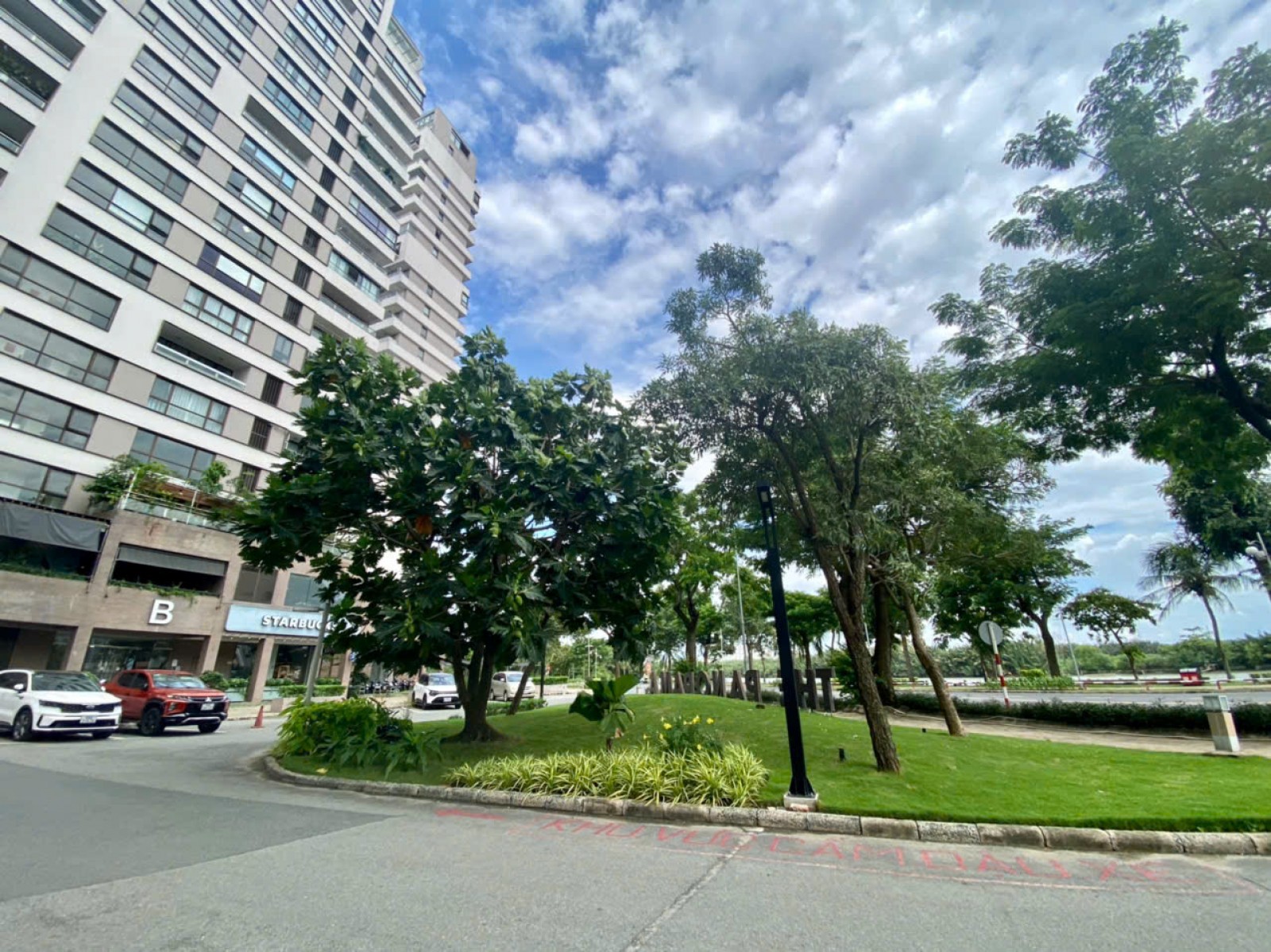 Cho thuê vị trí đẹp căn shop The Panorama 298m2, trệt lầu cạnh Starbuck Phú Mỹ Hưng, Quận 7 - 14176
