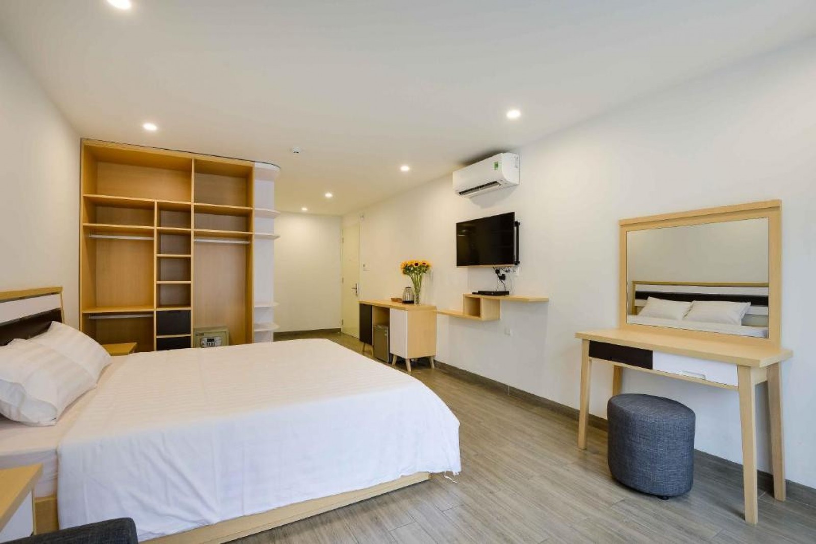 HÀNG HIẾM! Cho thuê Nhà phố Hưng Phước 9P căn hộ dịch vụ Full nội thất - 14204