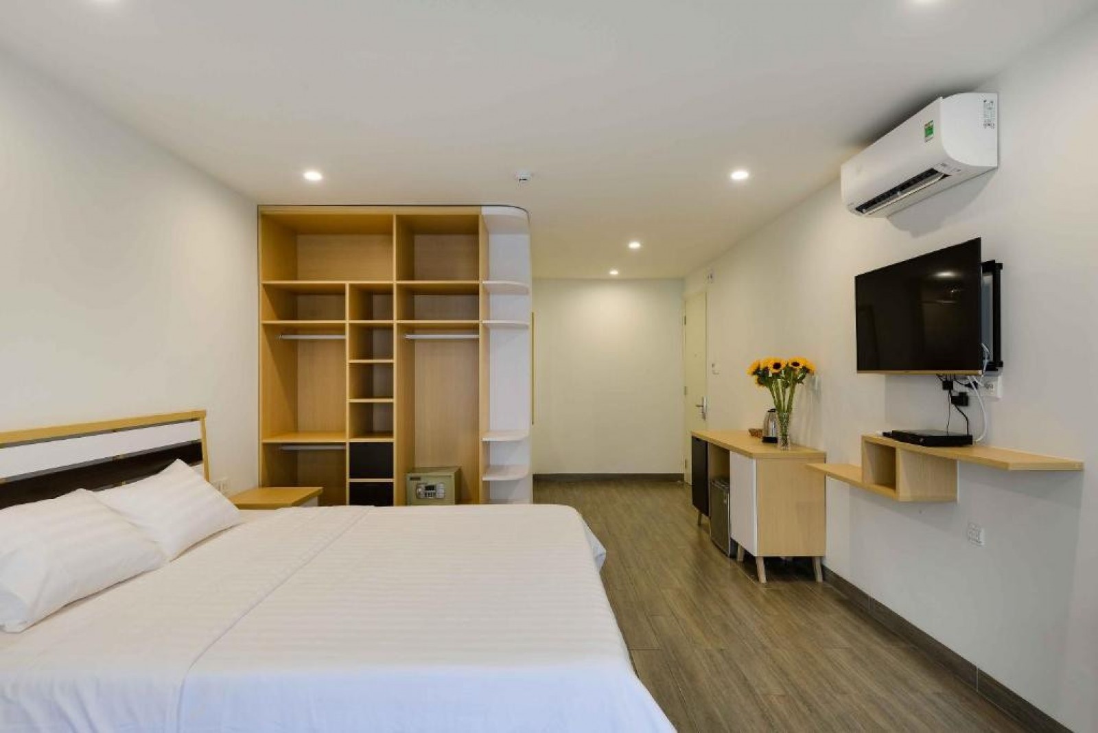 HÀNG HIẾM! Cho thuê Nhà phố Hưng Phước 9P căn hộ dịch vụ Full nội thất - 14203