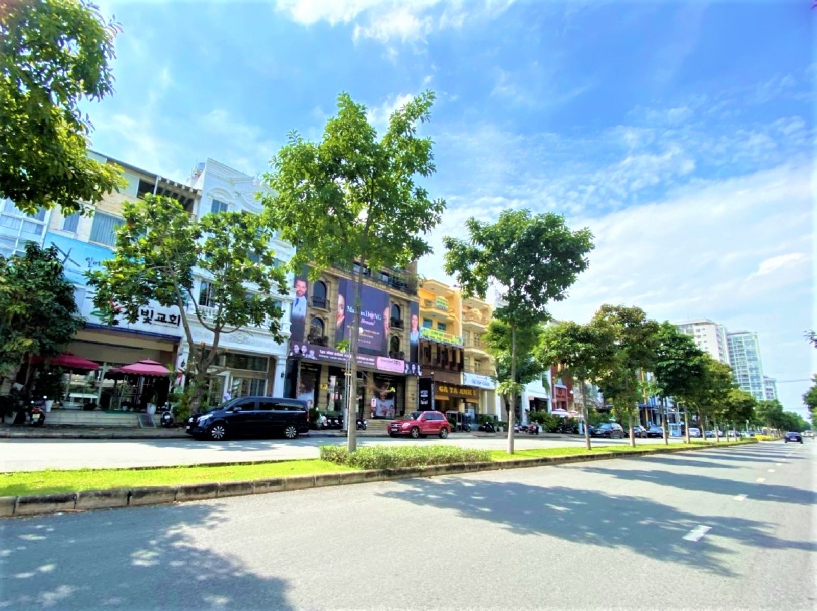 Cho thuê nguyên căn Nhà phố kinh doanh Đường Hà Huy Tập, có thang máy - 14239