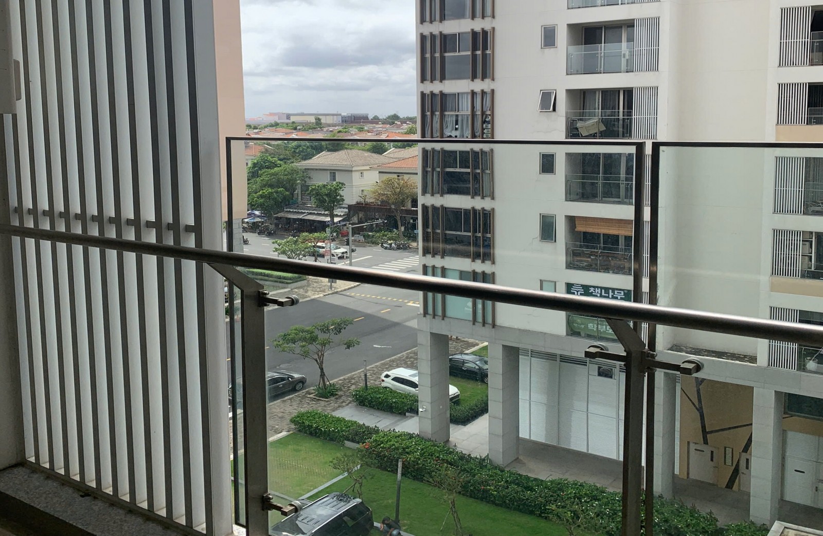 Bán giá CỰC RẺ căn hộ Midtown, 84m2, 2PN, full nội thất, đã có Sổ hồng, tặng ô xe hơi - 14343