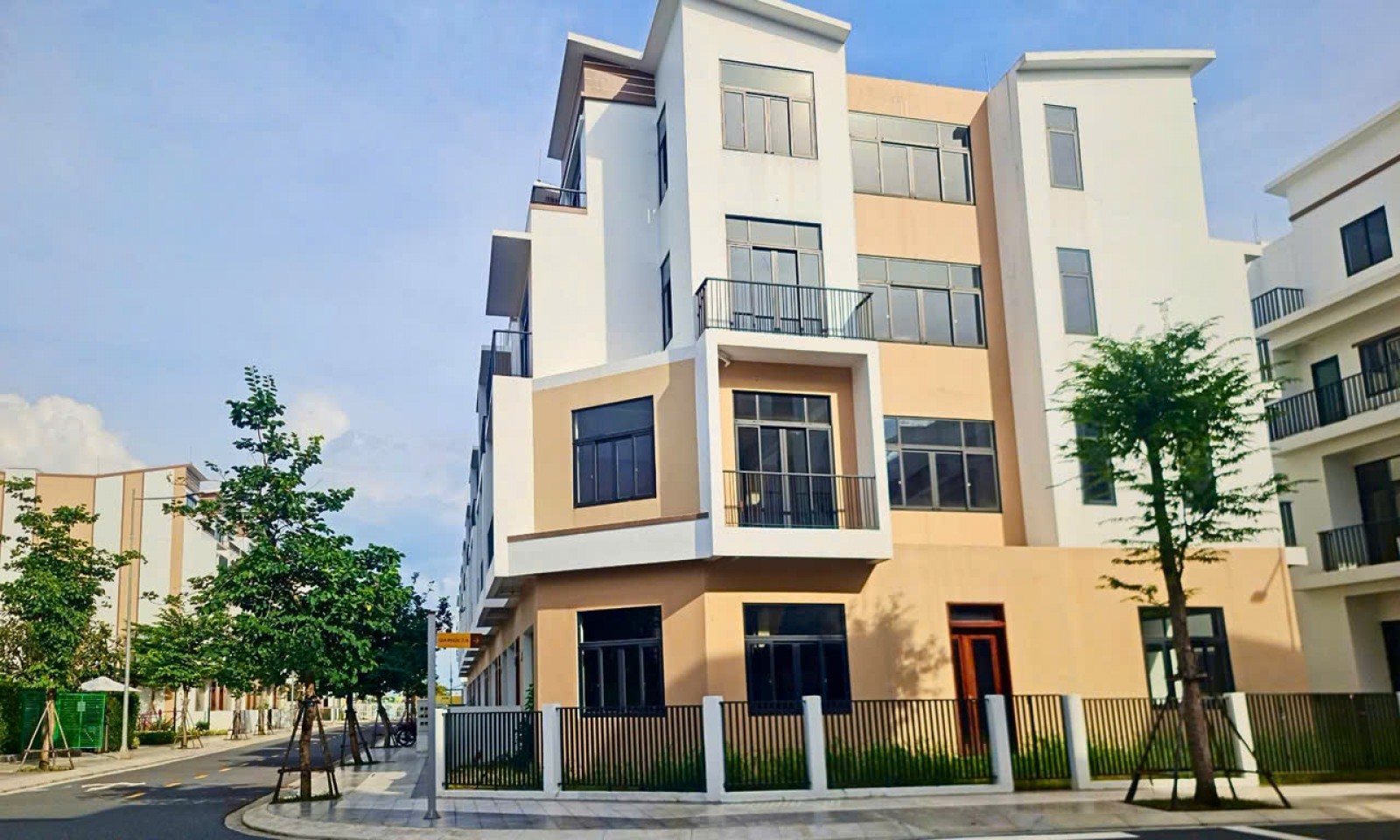 SIÊU HÓT Cần Bán Nhanh căn biệt thự vị trí đẹp  diện tích 200m2 năm trong khu dự án T&T MILLENIA Long Hậu - 14419