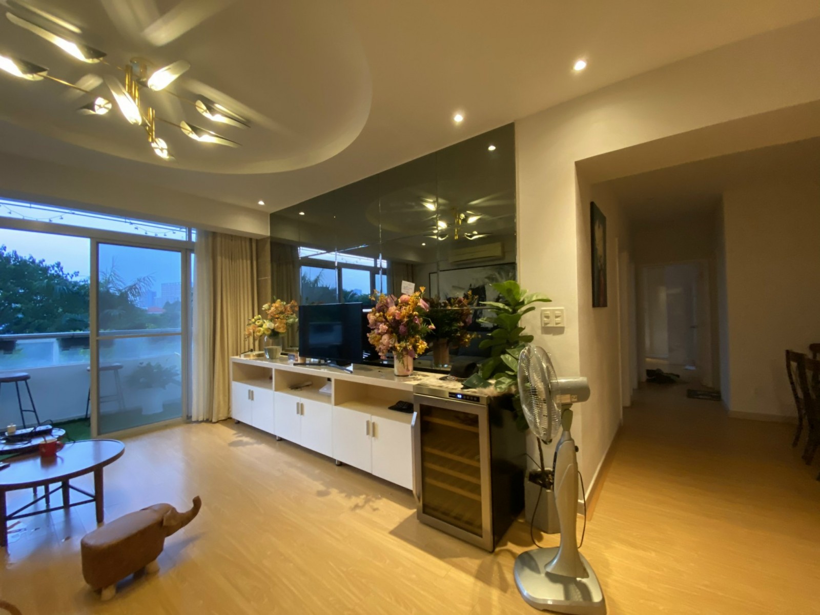 Cho thuê gấp căn hộ Garden Court 2, PMH, q7, DT 145m2, giá 28 triệu/tháng