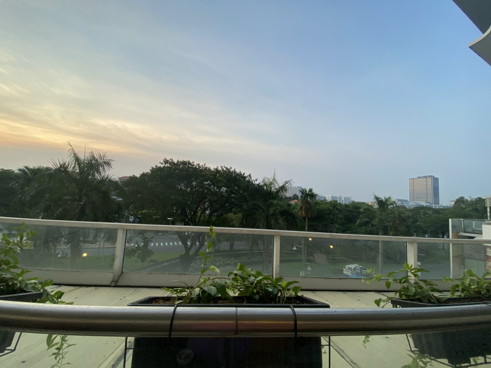 Cần cho thuê gấp CH giá rẻ Garden Court, thiết kế 3 phòng ngủ, giá 24.5 triệu/tháng