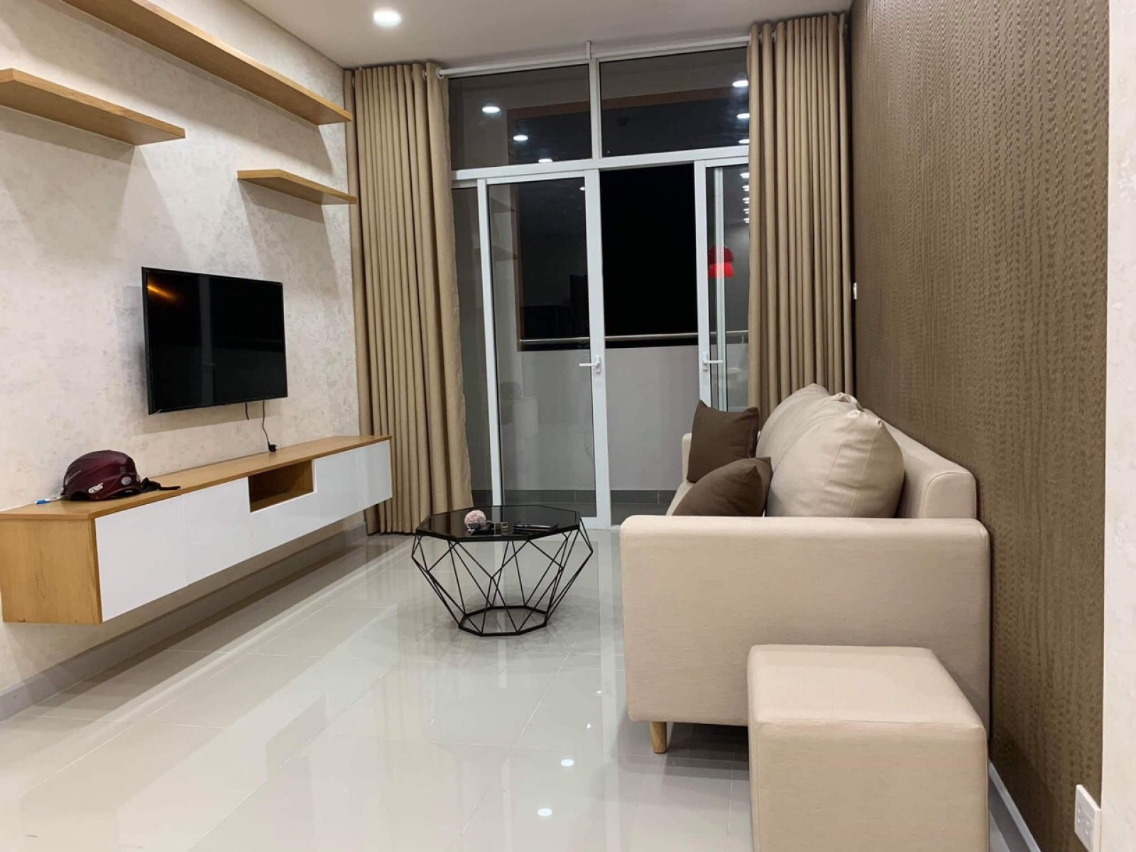 Cần cho thuê căn hộ Green View, Phú Mỹ Hưng, quận 7, giá 15tr/tháng , view thoáng mát .